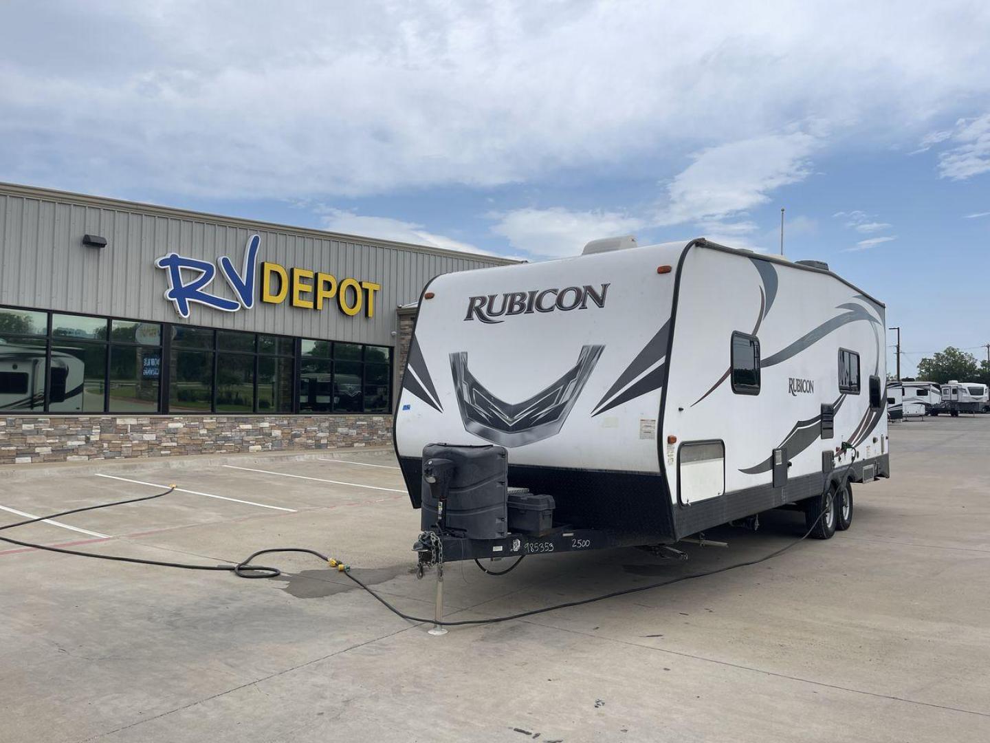 2015 WHITE DUTCHMEN RUBICON 2500 (4YDT25026FH) , Length: 31.33 ft. | Dry Weight: 7,902 lbs. | Slides: 0 transmission, located at 4319 N Main Street, Cleburne, TX, 76033, (817) 221-0660, 32.435829, -97.384178 - Come together with your family and enjoy a pleasant trip along with comforts of home in this 2015 Dutchmen Rubicon 2500 toy hauler. This unit has dimensions of 31.33 ft in length, 8.5 ft in width, and 12.08 ft in height. It has a dry weight of 7,902 lbs, a payload capacity of 3,098 lbs, and a hi - Photo#0