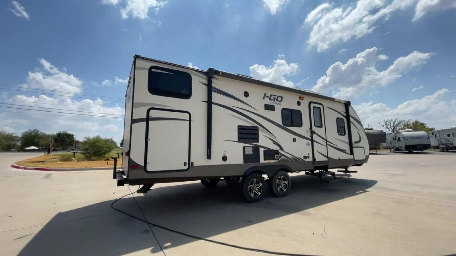 2015 EVERGREEN I GO G260BH (5ZWTGKE22F1) , Length: 28.83 ft. | Dry Weight: 5,108 lbs. | Gross Weight: 6,495 lbs. | Slides: 1 transmission, located at 4319 N Main Street, Cleburne, TX, 76033, (817) 221-0660, 32.435829, -97.384178 - Photo#1