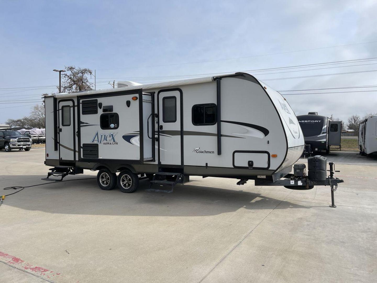 2015 FOREST RIVER APEX 259BHSS (5ZT2CXRB8FA) , located at 4319 N Main Street, Cleburne, TX, 76033, (817) 221-0660, 32.435829, -97.384178 - Photo#22