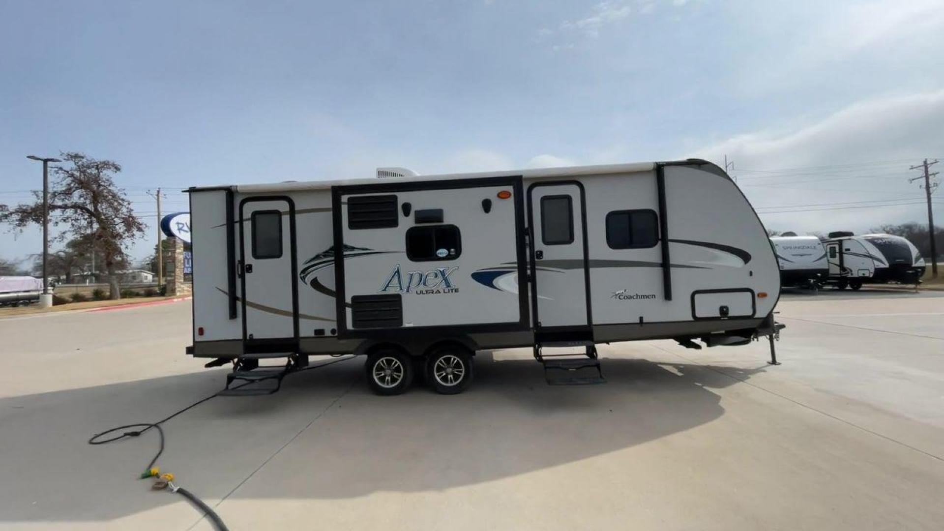 2015 FOREST RIVER APEX 259BHSS (5ZT2CXRB8FA) , located at 4319 N Main Street, Cleburne, TX, 76033, (817) 221-0660, 32.435829, -97.384178 - Photo#2