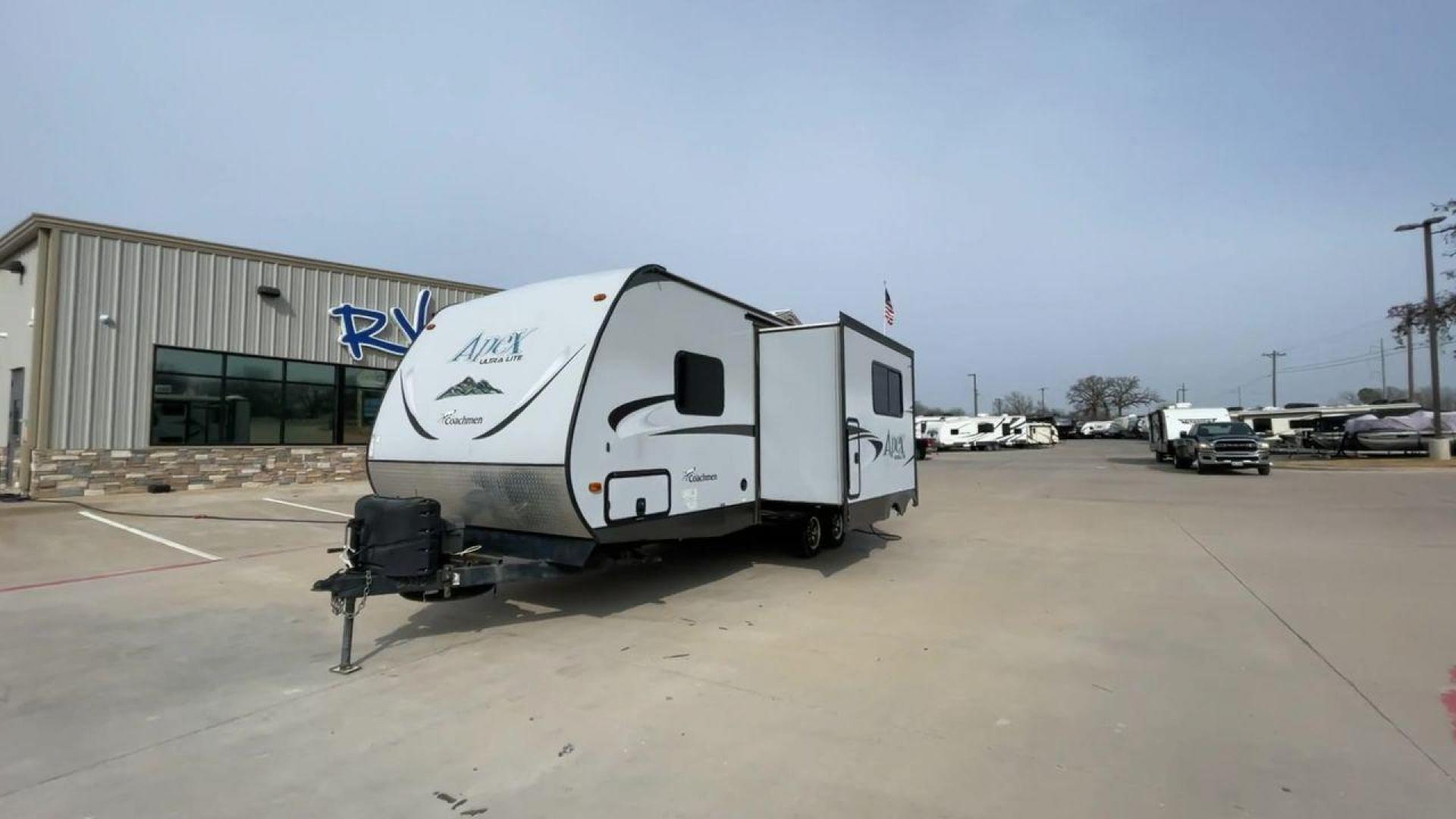 2015 FOREST RIVER APEX 259BHSS (5ZT2CXRB8FA) , located at 4319 N Main Street, Cleburne, TX, 76033, (817) 221-0660, 32.435829, -97.384178 - Photo#5