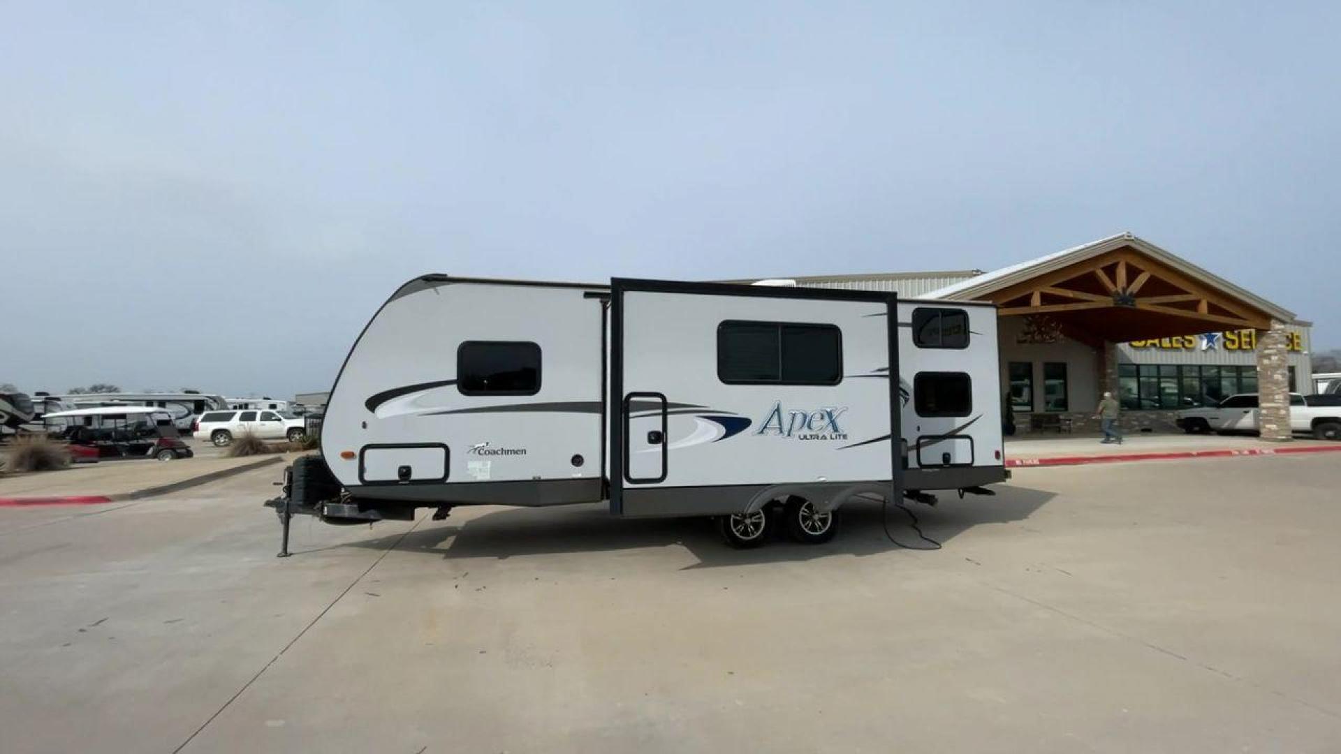 2015 FOREST RIVER APEX 259BHSS (5ZT2CXRB8FA) , located at 4319 N Main Street, Cleburne, TX, 76033, (817) 221-0660, 32.435829, -97.384178 - Photo#6