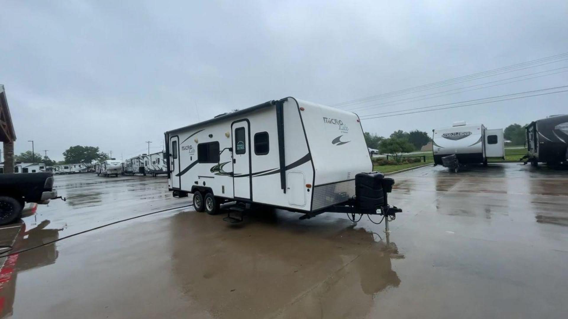 2015 FOREST RIVER FLAGSTAFF 25KS (4X4TFLA23FD) , Length: 25.67 ft. | Dry Weight: 4,310 lbs. | Gross Weight: 6,538 lbs. | Slides: 1 transmission, located at 4319 N Main Street, Cleburne, TX, 76033, (817) 221-0660, 32.435829, -97.384178 - The 2015 Forest River Flagstaff 25KS is a dual-axle steel wheel set-up measuring 25.67 ft. in length. It has a dry weight of 4,310 lbs. and a GVWR of 6,538 lbs. It has 1 power slide. Its exterior comes with a power awning with LED lights underneath to light up your campsite, plus a couple of spea - Photo#3