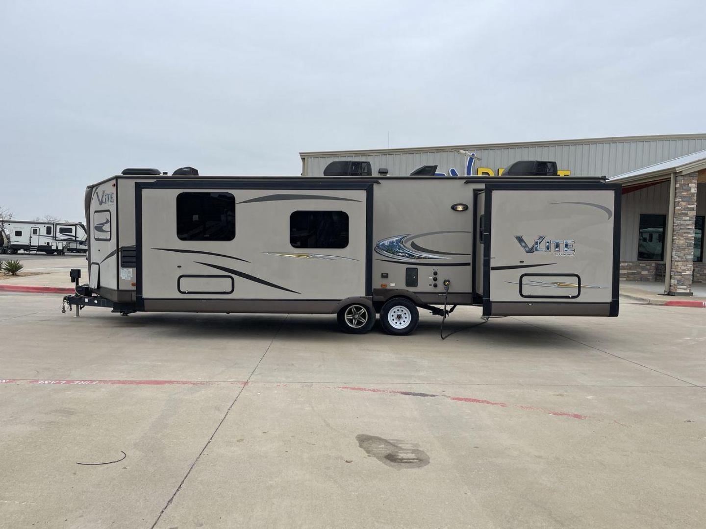 2015 FOREST RIVER FLAGSTAFF 30WFKSS (4X4TFLF27F1) , located at 4319 N Main Street, Cleburne, TX, 76033, (817) 221-0660, 32.435829, -97.384178 - Photo#23