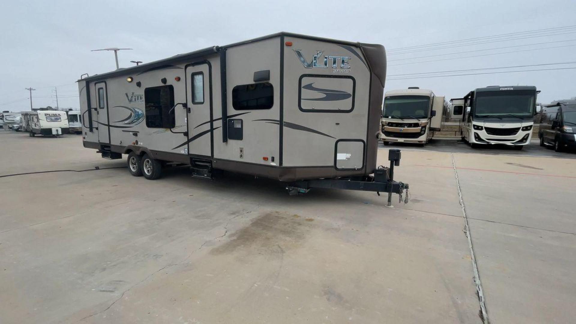 2015 FOREST RIVER FLAGSTAFF 30WFKSS (4X4TFLF27F1) , located at 4319 N Main Street, Cleburne, TX, 76033, (817) 221-0660, 32.435829, -97.384178 - Photo#3