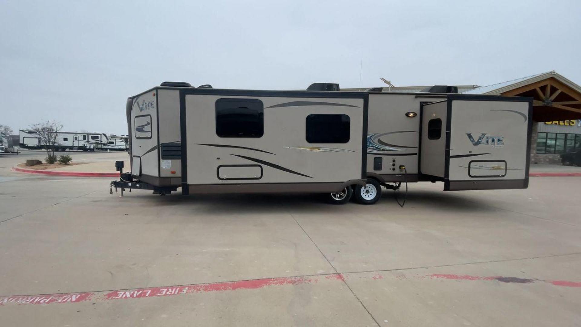 2015 FOREST RIVER FLAGSTAFF 30WFKSS (4X4TFLF27F1) , located at 4319 N Main Street, Cleburne, TX, 76033, (817) 221-0660, 32.435829, -97.384178 - Photo#6