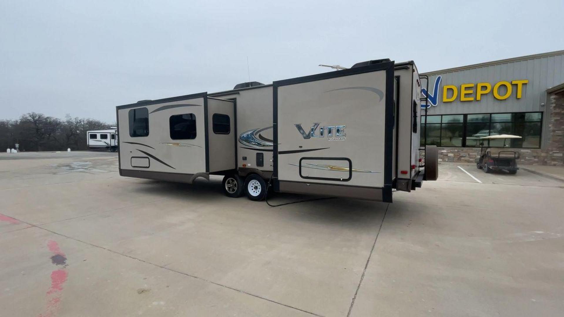 2015 FOREST RIVER FLAGSTAFF 30WFKSS (4X4TFLF27F1) , located at 4319 N Main Street, Cleburne, TX, 76033, (817) 221-0660, 32.435829, -97.384178 - Photo#7