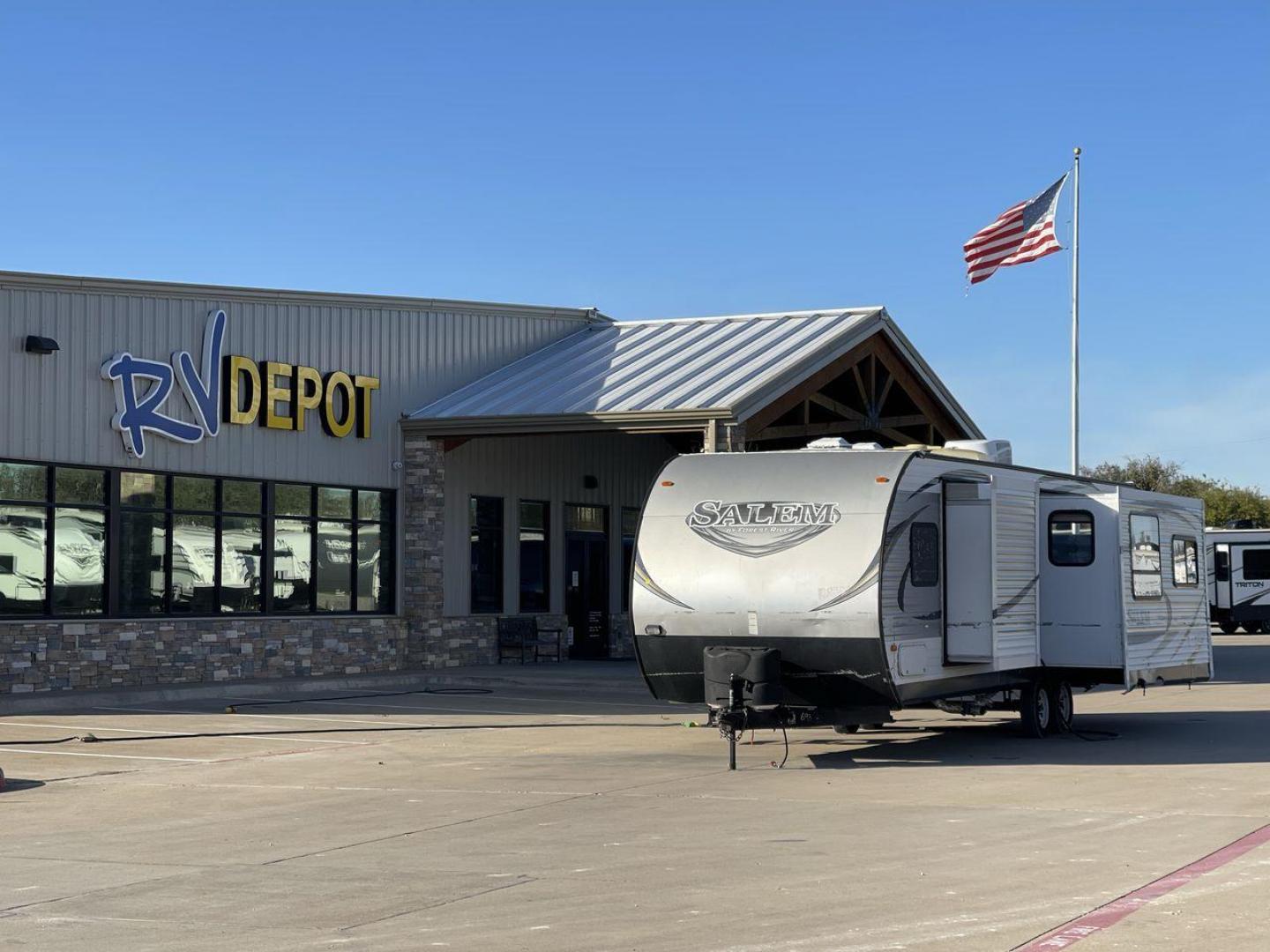 2015 GRAY FOREST RIVER SALEM - (4X4TSMD2XFA) , Length: 31.67 ft. | Dry Weight: 7,394 lbs. | Slides: 2 transmission, located at 4319 N Main Street, Cleburne, TX, 76033, (817) 221-0660, 32.435829, -97.384178 - RV Depot in Cleburne, TX is offering a fantastic deal on a 2015 FOREST RIVER SALEM travel trailer. Priced at just $27,995, this spacious and comfortable RV is perfect for those looking to hit the road and explore the local driving highlights around Cleburne, TX. The exterior of this travel trailer - Photo#0