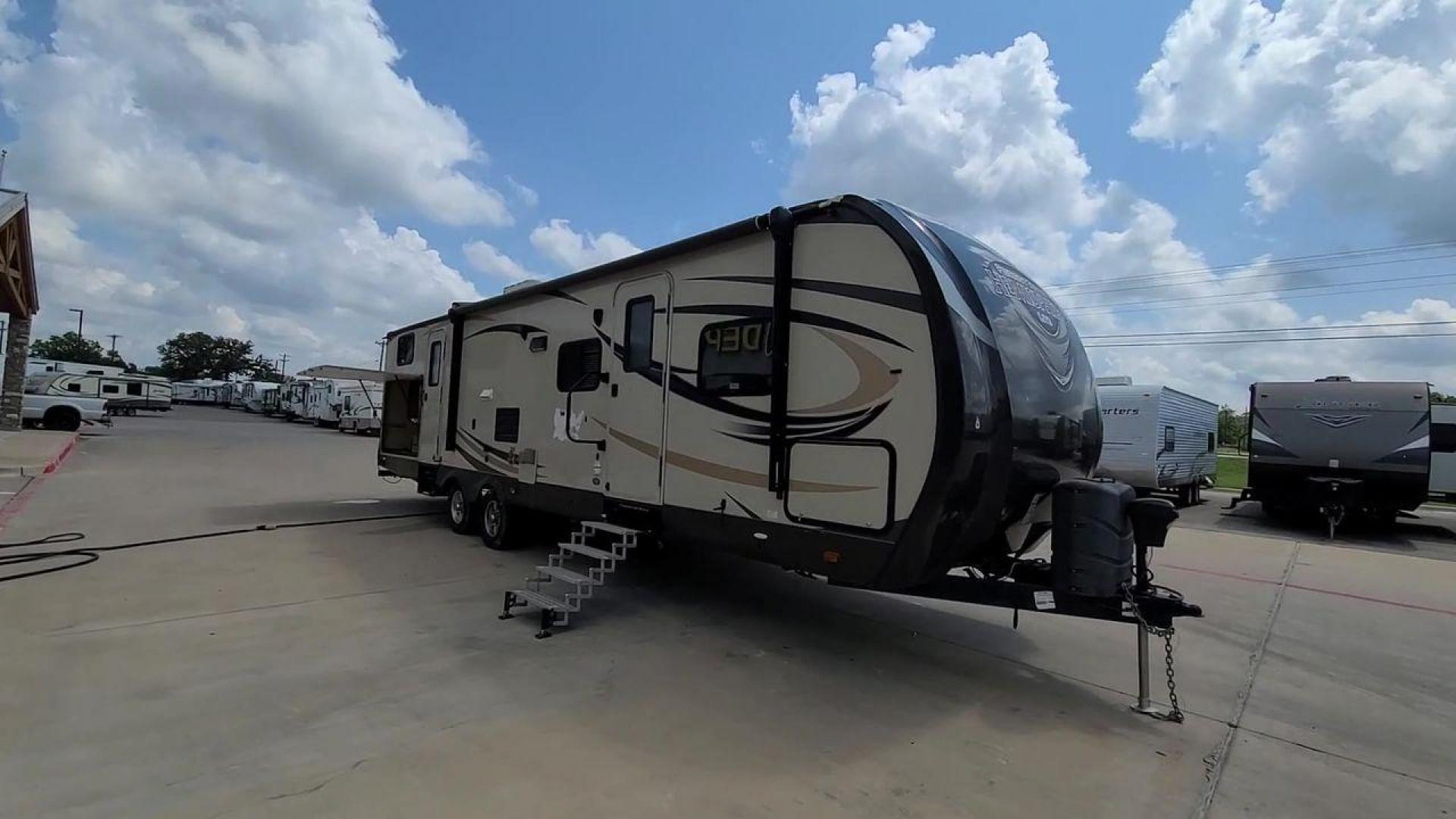 2015 FOREST RIVER SALEM 312QBUD (4X4TSBG22FU) , Length: 35.83 ft. | Dry Weight: 7,150 lbs. | Slides: 2 transmission, located at 4319 N Main Street, Cleburne, TX, 76033, (817) 221-0660, 32.435829, -97.384178 - Take advantage of the 2015 Forest River Salem 312QBUD Travel Trailer and embrace your spirit of adventure. Comfort and practicality come together in this travel trailer, which is perfect for families or parties looking for a roomy and luxurious home on wheels for amazing camping excursions. This - Photo#5