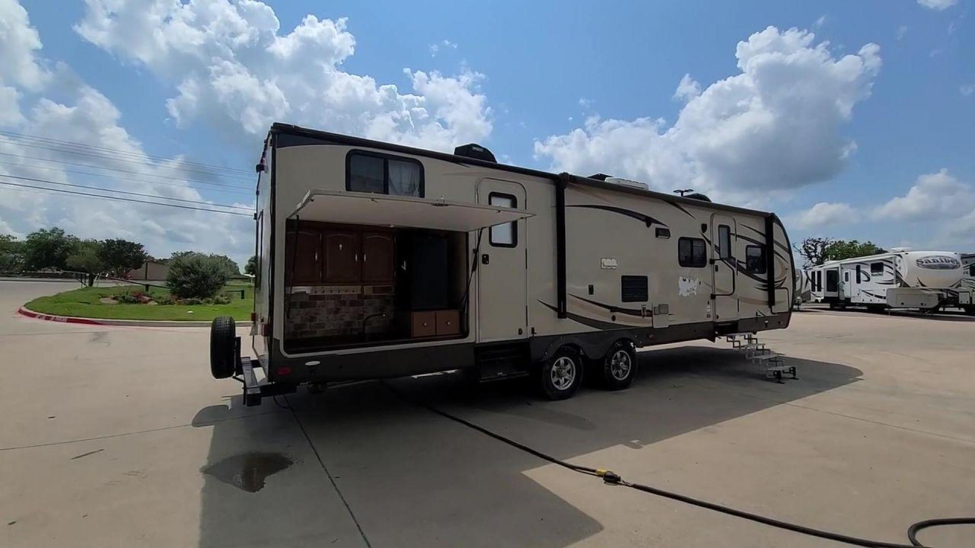 2015 FOREST RIVER SALEM 312QBUD (4X4TSBG22FU) , Length: 35.83 ft. | Dry Weight: 7,150 lbs. | Slides: 2 transmission, located at 4319 N Main Street, Cleburne, TX, 76033, (817) 221-0660, 32.435829, -97.384178 - Take advantage of the 2015 Forest River Salem 312QBUD Travel Trailer and embrace your spirit of adventure. Comfort and practicality come together in this travel trailer, which is perfect for families or parties looking for a roomy and luxurious home on wheels for amazing camping excursions. This - Photo#7