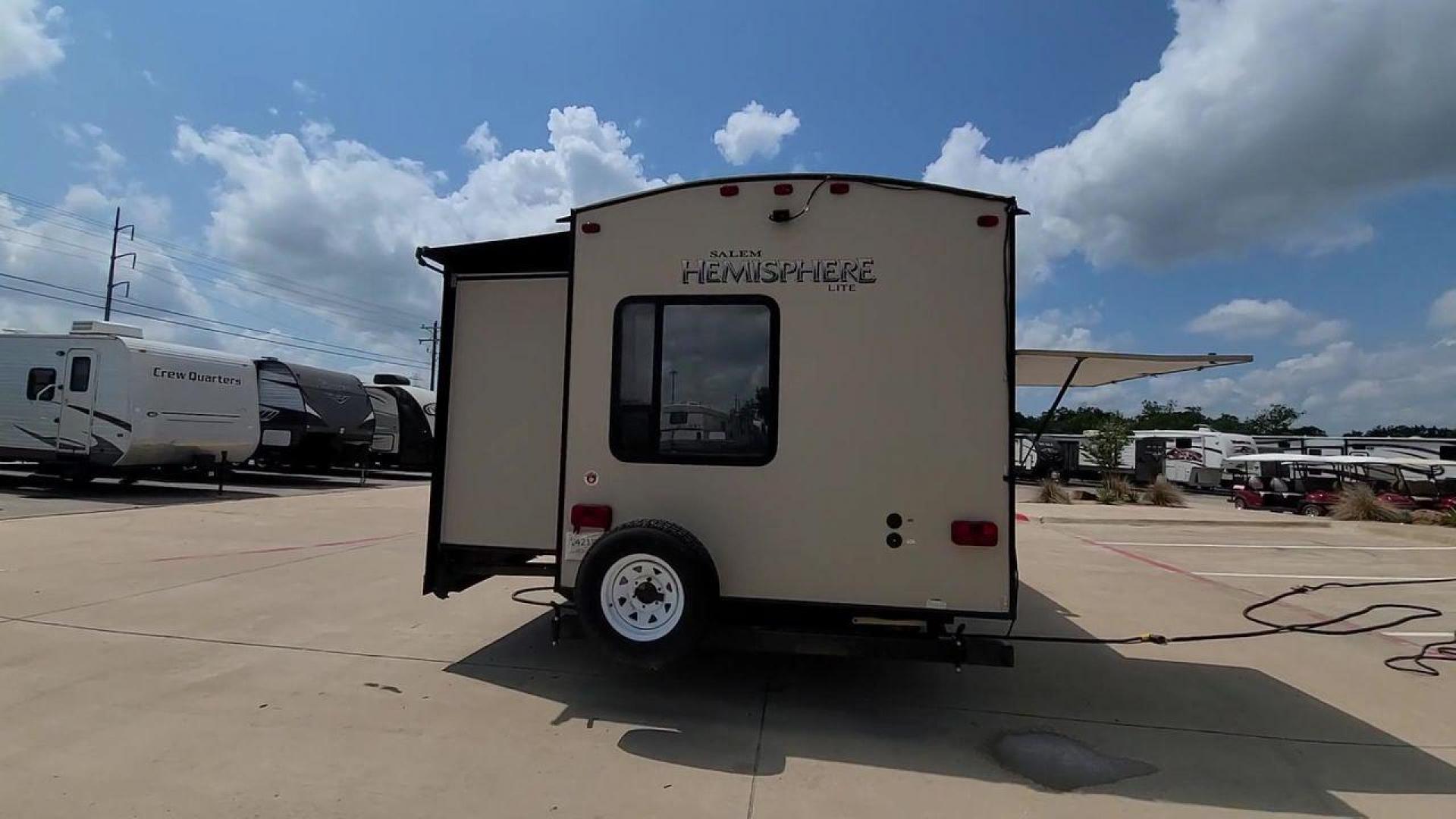 2015 FOREST RIVER SALEM 312QBUD (4X4TSBG22FU) , Length: 35.83 ft. | Dry Weight: 7,150 lbs. | Slides: 2 transmission, located at 4319 N Main Street, Cleburne, TX, 76033, (817) 221-0660, 32.435829, -97.384178 - Take advantage of the 2015 Forest River Salem 312QBUD Travel Trailer and embrace your spirit of adventure. Comfort and practicality come together in this travel trailer, which is perfect for families or parties looking for a roomy and luxurious home on wheels for amazing camping excursions. This - Photo#8