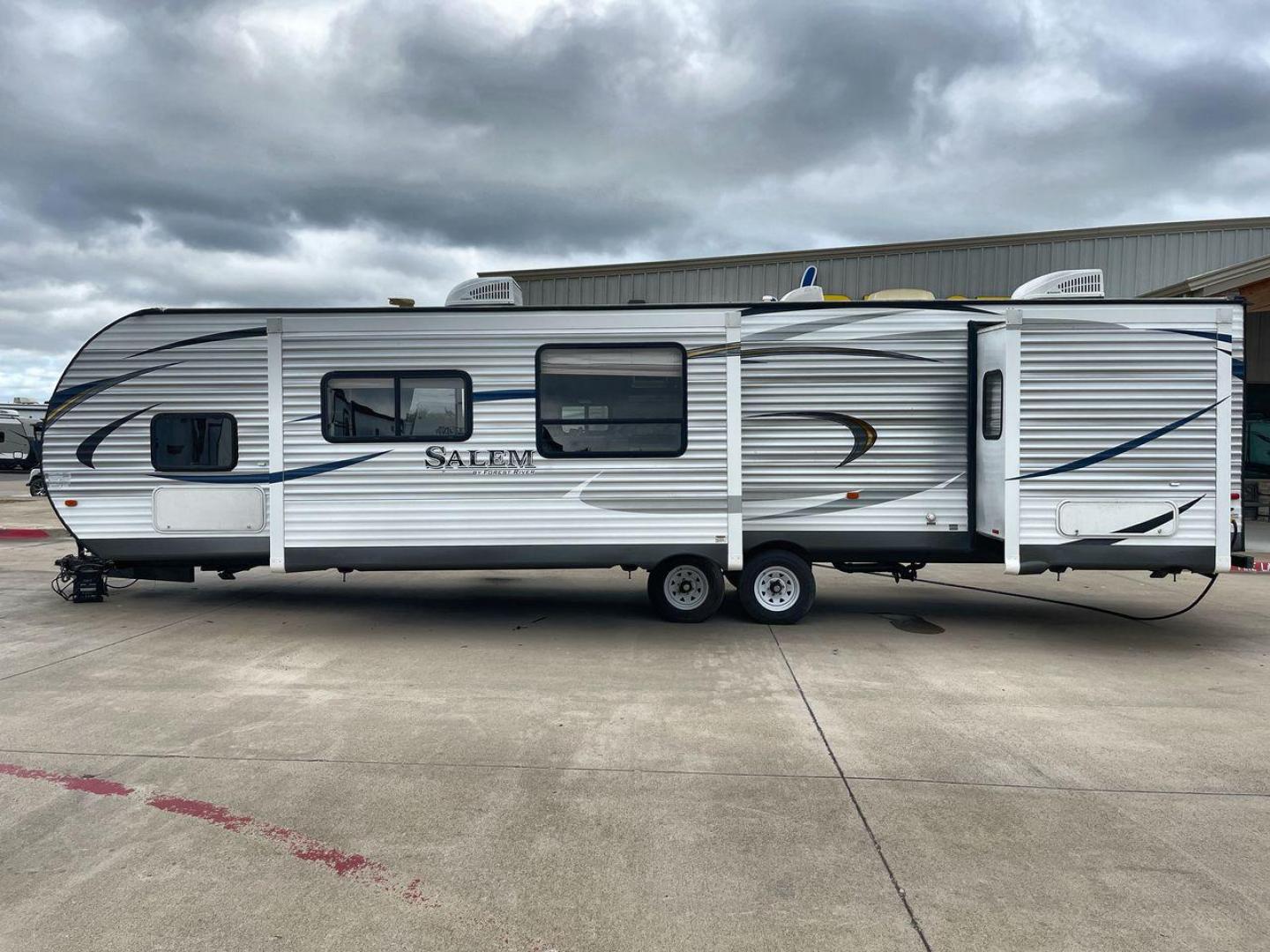 2015 FOREST RIVER SALEM 36BHBS (4X4TSMM24FA) , Length: 36.58 ft. | Dry Weight: 7,892 lbs. | Slides: 2 transmission, located at 4319 N Main Street, Cleburne, TX, 76033, (817) 221-0660, 32.435829, -97.384178 - The 2015 Forest River Salem 36BHBS is a spacious and versatile travel trailer designed for comfort and convenience during family adventures. With a length of 36.58 feet and a dry weight of 7,892 lbs., this model offers ample living space and features that make it perfect for long vacations or weeken - Photo#24