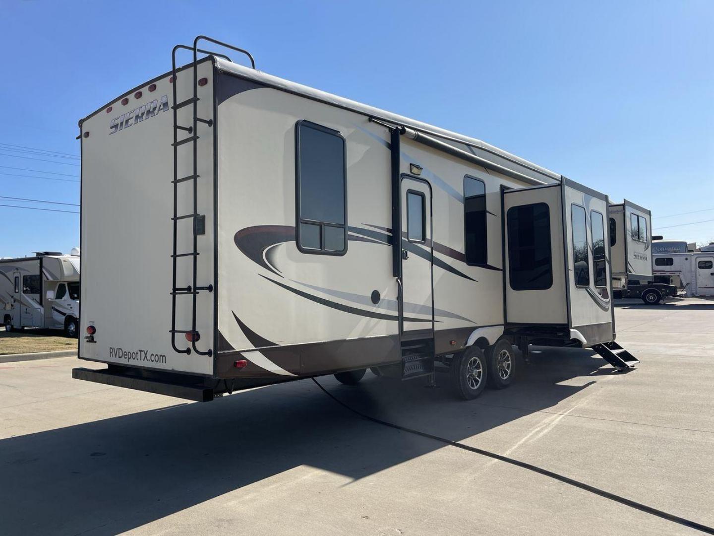 2015 TAN FOREST RIVER SIERRA 377FLIK (4X4FSEP20FJ) , Length: 41.67 ft. | Dry Weight: 11,821 lbs. | Gross Weight: 15,500 lbs. | Slides: 5 transmission, located at 4319 N Main Street, Cleburne, TX, 76033, (817) 221-0660, 32.435829, -97.384178 - The 2015 Forest River Sierra 377FLIK is a luxurious fifth wheel featuring a unique front living room design, high-end finishes, and spacious interiors. Perfect for full-time RVers or those who enjoy extended stays, this model offers a comfortable and stylish home away from home. The 377FLIK model co - Photo#25