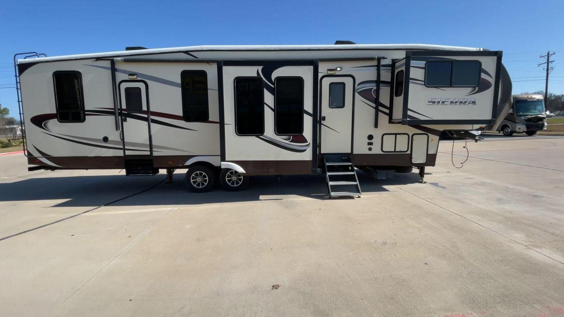 2015 TAN FOREST RIVER SIERRA 377FLIK (4X4FSEP20FJ) , Length: 41.67 ft. | Dry Weight: 11,821 lbs. | Gross Weight: 15,500 lbs. | Slides: 5 transmission, located at 4319 N Main Street, Cleburne, TX, 76033, (817) 221-0660, 32.435829, -97.384178 - The 2015 Forest River Sierra 377FLIK is a luxurious fifth wheel featuring a unique front living room design, high-end finishes, and spacious interiors. Perfect for full-time RVers or those who enjoy extended stays, this model offers a comfortable and stylish home away from home. The 377FLIK model co - Photo#2