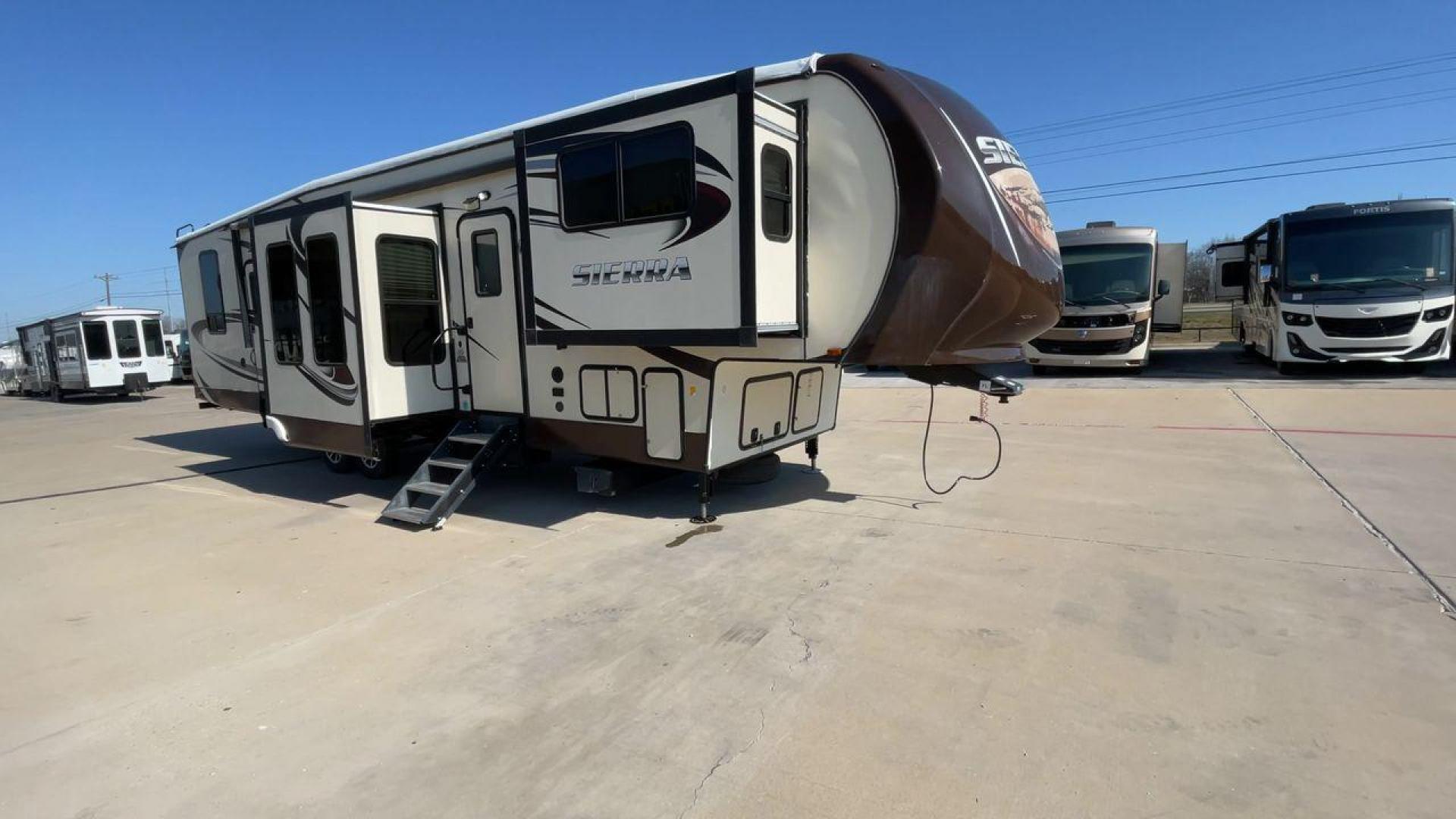 2015 TAN FOREST RIVER SIERRA 377FLIK (4X4FSEP20FJ) , Length: 41.67 ft. | Dry Weight: 11,821 lbs. | Gross Weight: 15,500 lbs. | Slides: 5 transmission, located at 4319 N Main Street, Cleburne, TX, 76033, (817) 221-0660, 32.435829, -97.384178 - The 2015 Forest River Sierra 377FLIK is a luxurious fifth wheel featuring a unique front living room design, high-end finishes, and spacious interiors. Perfect for full-time RVers or those who enjoy extended stays, this model offers a comfortable and stylish home away from home. The 377FLIK model co - Photo#3