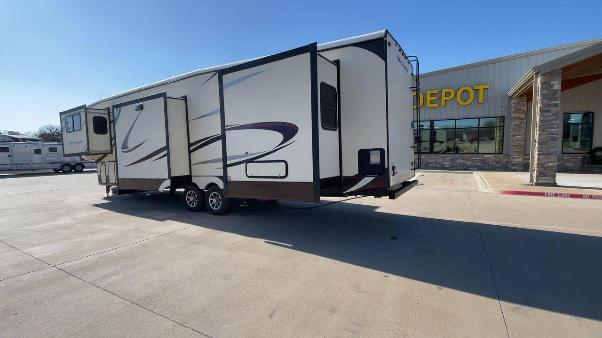 2015 TAN FOREST RIVER SIERRA 377FLIK (4X4FSEP20FJ) , Length: 41.67 ft. | Dry Weight: 11,821 lbs. | Gross Weight: 15,500 lbs. | Slides: 5 transmission, located at 4319 N Main Street, Cleburne, TX, 76033, (817) 221-0660, 32.435829, -97.384178 - The 2015 Forest River Sierra 377FLIK is a luxurious fifth wheel featuring a unique front living room design, high-end finishes, and spacious interiors. Perfect for full-time RVers or those who enjoy extended stays, this model offers a comfortable and stylish home away from home. The 377FLIK model co - Photo#7