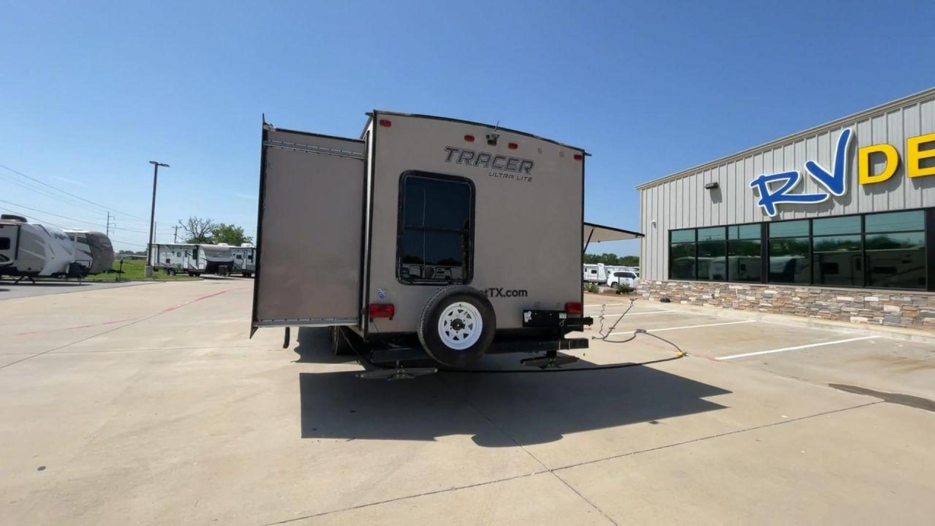 2015 WHITE FOREST RIVER TRACER 3150BHD (5ZT2TRXB5FB) , Length: 34 ft. | Dry Weight: 6,955 lbs. | Slides: 2 transmission, located at 4319 N Main Street, Cleburne, TX, 76033, (817) 221-0660, 32.435829, -97.384178 - In this 2015 Forest River Tracer 3150BHD, you are guaranteed more campers, more features, and more fun! This travel trailer measures exactly 34 ft. in length with a dry weight of 6,955 lbs. and a payload capacity of 2,755 lbs. It includes two doors, two slides, and one awning. This model featu - Photo#8