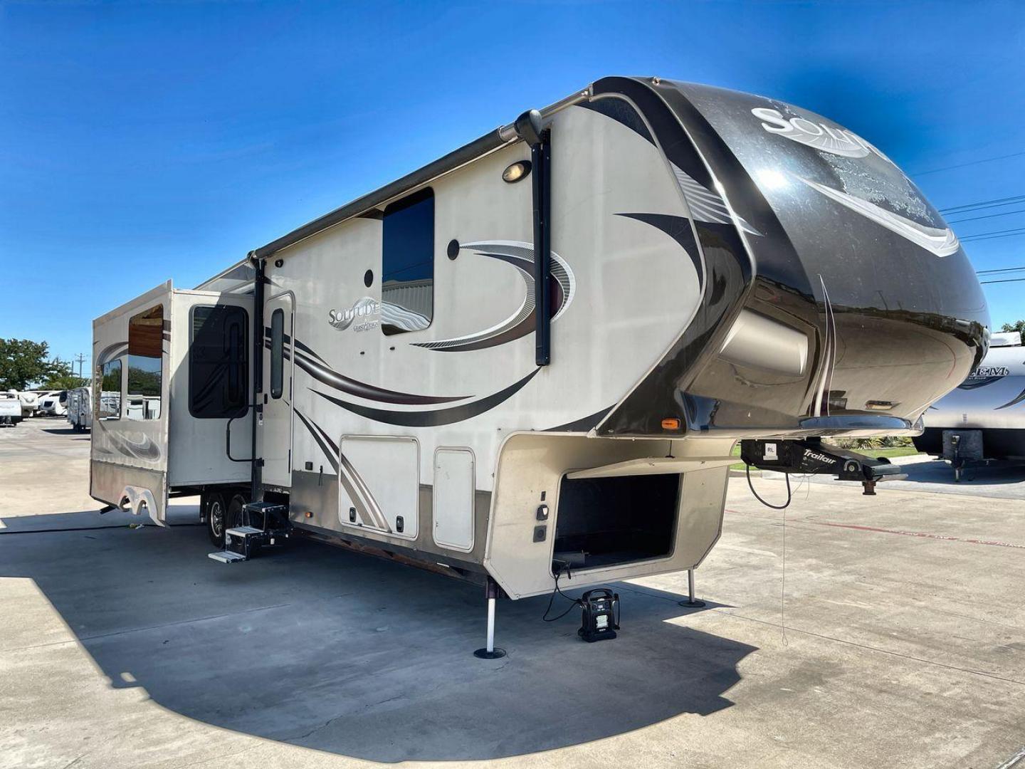 2015 GRAND DESIGN SOLITUDE 369RL (573FS3820F1) , Length: 38.92 ft. | Dry Weight: 12,650 lbs. | Gross Weight: 16,000 lbs. | Slides: 3 transmission, located at 4319 N Main Street, Cleburne, TX, 76033, (817) 221-0660, 32.435829, -97.384178 - Photo#22