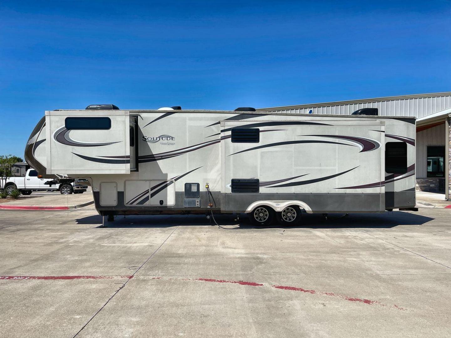 2015 GRAND DESIGN SOLITUDE 369RL (573FS3820F1) , Length: 38.92 ft. | Dry Weight: 12,650 lbs. | Gross Weight: 16,000 lbs. | Slides: 3 transmission, located at 4319 N Main Street, Cleburne, TX, 76033, (817) 221-0660, 32.435829, -97.384178 - Photo#23