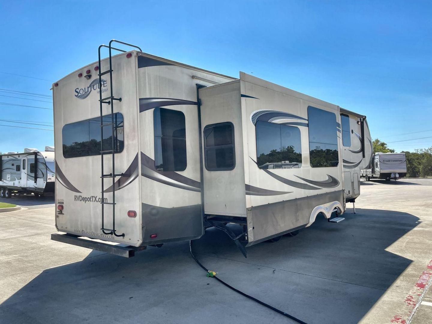 2015 GRAND DESIGN SOLITUDE 369RL (573FS3820F1) , Length: 38.92 ft. | Dry Weight: 12,650 lbs. | Gross Weight: 16,000 lbs. | Slides: 3 transmission, located at 4319 N Main Street, Cleburne, TX, 76033, (817) 221-0660, 32.435829, -97.384178 - Photo#24