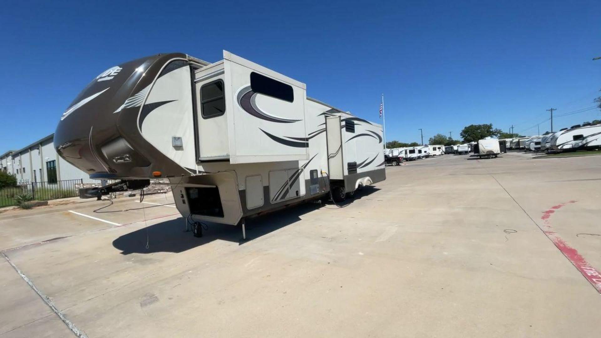 2015 GRAND DESIGN SOLITUDE 369RL (573FS3820F1) , Length: 38.92 ft. | Dry Weight: 12,650 lbs. | Gross Weight: 16,000 lbs. | Slides: 3 transmission, located at 4319 N Main Street, Cleburne, TX, 76033, (817) 221-0660, 32.435829, -97.384178 - Photo#5