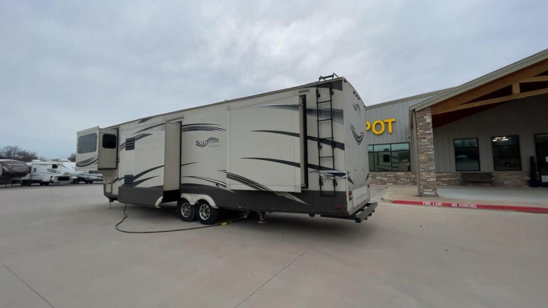 2015 BEIGE GRAND DESIGN SOLITUDE 379FL (573FS4325F1) , Length: 42.5 ft. | Dry Weight: 13,800 lbs. | Gross Weight: 16,000 lbs. | Slides: 5 transmission, located at 4319 N Main Street, Cleburne, TX, 76033, (817) 221-0660, 32.435829, -97.384178 - This 2015 GRSL Solitude 379 fifth wheel measures just over 42' in length. It is a dual axle and aluminum wheel setup with a GCWR of 16,000 lbs and a carrying capacity of 2,200 lbs. With five slides, this fifth wheel is spacious and comfortable! The Solitude's exterior is made from fiberglass, finish - Photo#7