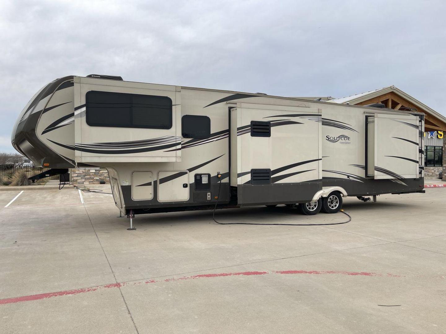 2015 BEIGE GRAND DESIGN SOLITUDE 379FL (573FS4325F1) , Length: 42.5 ft. | Dry Weight: 13,800 lbs. | Gross Weight: 16,000 lbs. | Slides: 5 transmission, located at 4319 N Main Street, Cleburne, TX, 76033, (817) 221-0660, 32.435829, -97.384178 - This 2015 GRSL Solitude 379 fifth wheel measures just over 42' in length. It is a dual axle and aluminum wheel setup with a GCWR of 16,000 lbs and a carrying capacity of 2,200 lbs. With five slides, this fifth wheel is spacious and comfortable! The Solitude's exterior is made from fiberglass, finish - Photo#21