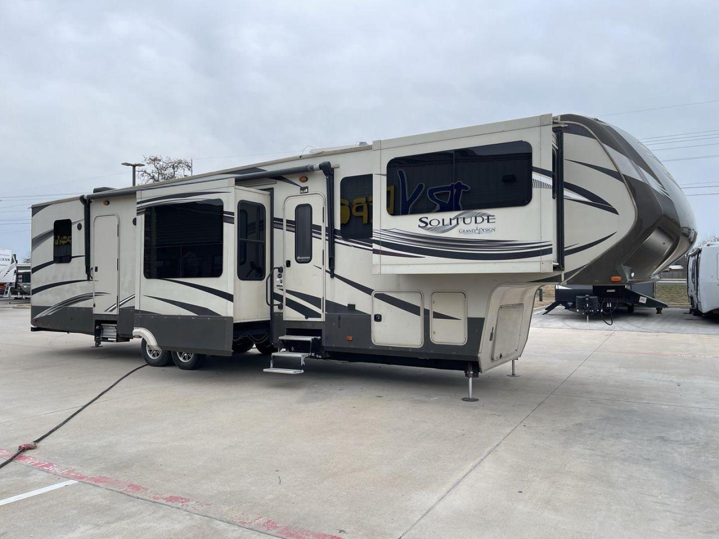 2015 BEIGE GRAND DESIGN SOLITUDE 379FL (573FS4325F1) , Length: 42.5 ft. | Dry Weight: 13,800 lbs. | Gross Weight: 16,000 lbs. | Slides: 5 transmission, located at 4319 N Main Street, Cleburne, TX, 76033, (817) 221-0660, 32.435829, -97.384178 - This 2015 GRSL Solitude 379 fifth wheel measures just over 42' in length. It is a dual axle and aluminum wheel setup with a GCWR of 16,000 lbs and a carrying capacity of 2,200 lbs. With five slides, this fifth wheel is spacious and comfortable! The Solitude's exterior is made from fiberglass, finish - Photo#22