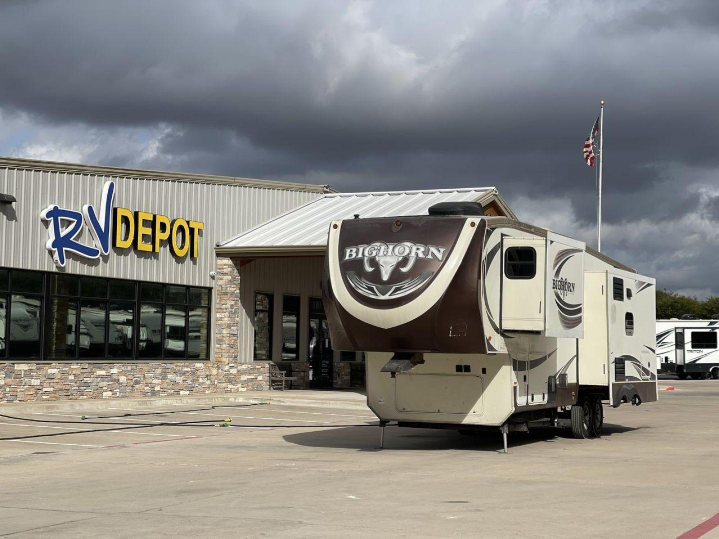 2015 HEARTLAND BIGHORN 3270RS (5SFBG3521FE) , Length: 36.6 ft. | Gross Weight: 15,500 lbs. | Slides: 3 transmission, located at 4319 N Main Street, Cleburne, TX, 76033, (817) 221-0660, 32.435829, -97.384178 - The 2015 Heartland Bighorn 3270RS is a luxurious fifth wheel designed for comfort and quality, ideal for couples or small families seeking an upscale, spacious RV with residential-style amenities. This model is perfect for extended stays, featuring high-end finishes and an open floor plan. The dimen - Photo#0