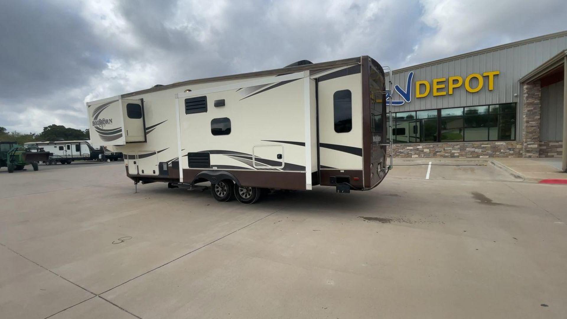 2015 HEARTLAND BIGHORN 3270RS (5SFBG3521FE) , Length: 36.6 ft. | Gross Weight: 15,500 lbs. | Slides: 3 transmission, located at 4319 N Main Street, Cleburne, TX, 76033, (817) 221-0660, 32.435829, -97.384178 - The 2015 Heartland Bighorn 3270RS is a luxurious fifth wheel designed for comfort and quality, ideal for couples or small families seeking an upscale, spacious RV with residential-style amenities. This model is perfect for extended stays, featuring high-end finishes and an open floor plan. The dimen - Photo#7