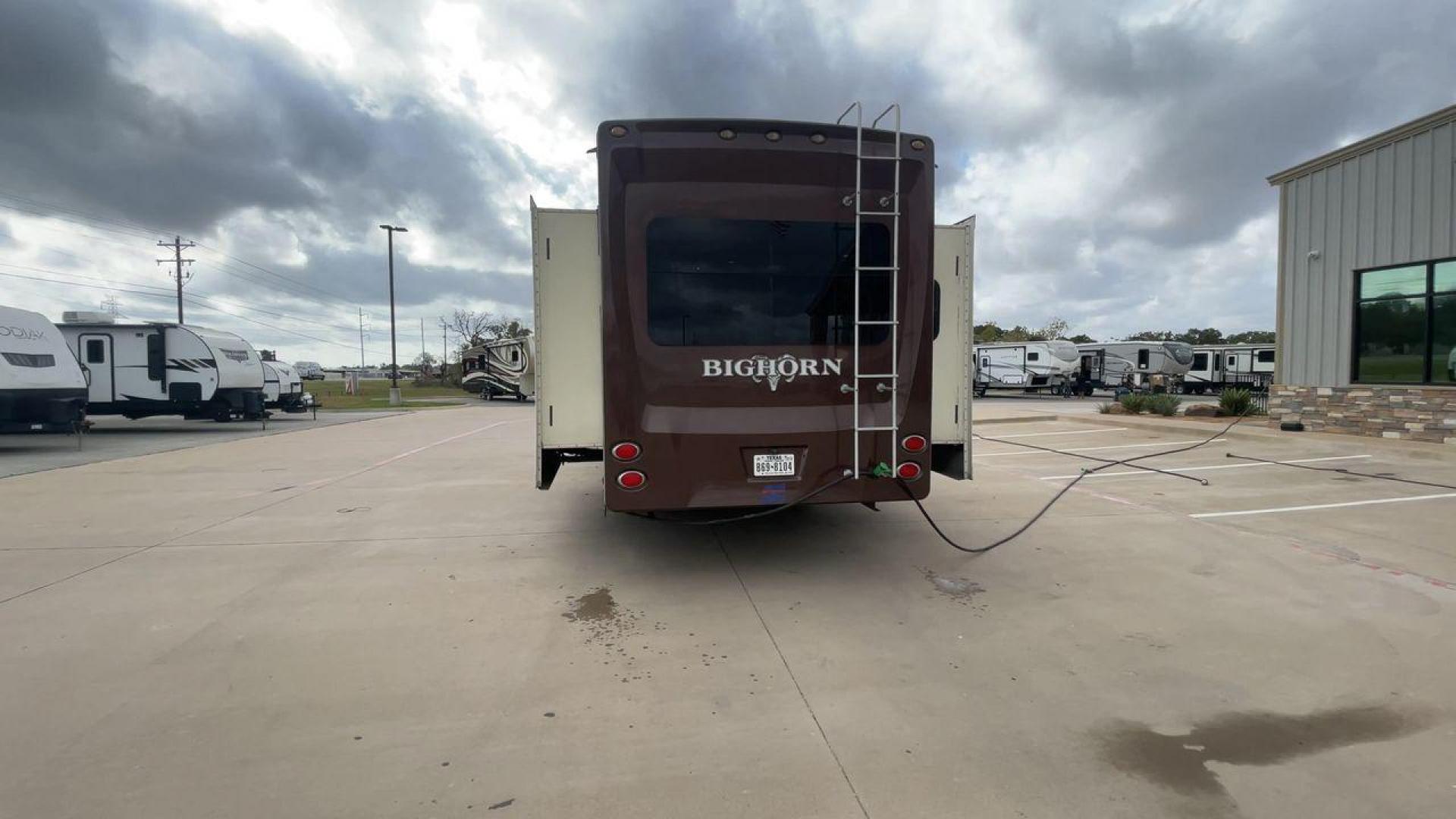 2015 HEARTLAND BIGHORN 3270RS (5SFBG3521FE) , Length: 36.6 ft. | Gross Weight: 15,500 lbs. | Slides: 3 transmission, located at 4319 N Main Street, Cleburne, TX, 76033, (817) 221-0660, 32.435829, -97.384178 - The 2015 Heartland Bighorn 3270RS is a luxurious fifth wheel designed for comfort and quality, ideal for couples or small families seeking an upscale, spacious RV with residential-style amenities. This model is perfect for extended stays, featuring high-end finishes and an open floor plan. The dimen - Photo#8