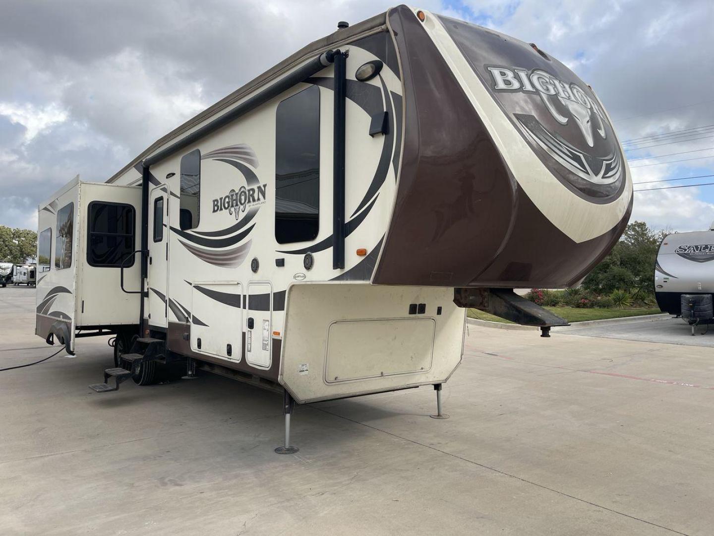 2015 HEARTLAND BIGHORN 3270RS (5SFBG3521FE) , Length: 36.6 ft. | Gross Weight: 15,500 lbs. | Slides: 3 transmission, located at 4319 N Main Street, Cleburne, TX, 76033, (817) 221-0660, 32.435829, -97.384178 - The 2015 Heartland Bighorn 3270RS is a luxurious fifth wheel designed for comfort and quality, ideal for couples or small families seeking an upscale, spacious RV with residential-style amenities. This model is perfect for extended stays, featuring high-end finishes and an open floor plan. The dimen - Photo#22