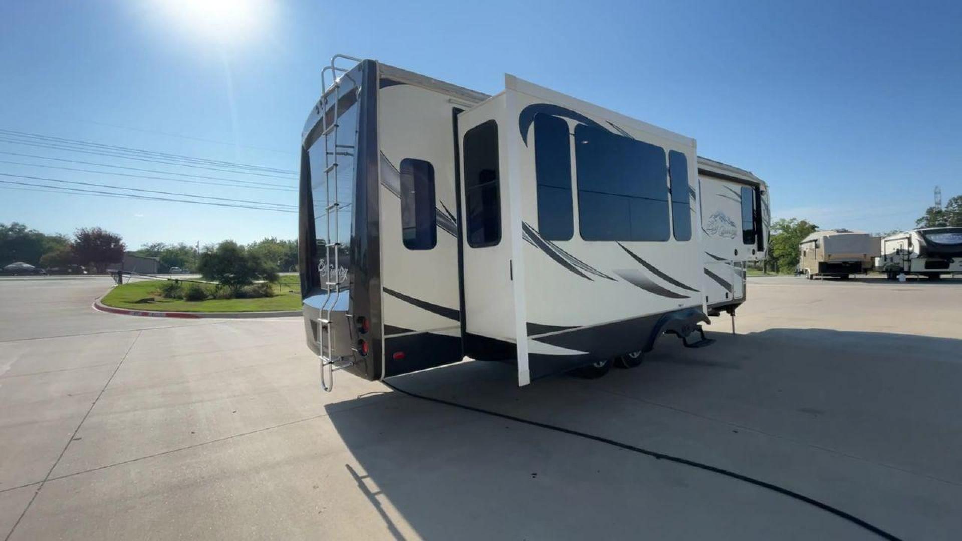 2015 HEARTLAND BIG COUNTRY 3150RL (5SFBG3622FE) , located at 4319 N Main Street, Cleburne, TX, 76033, (817) 221-0660, 32.435829, -97.384178 - Photo#1