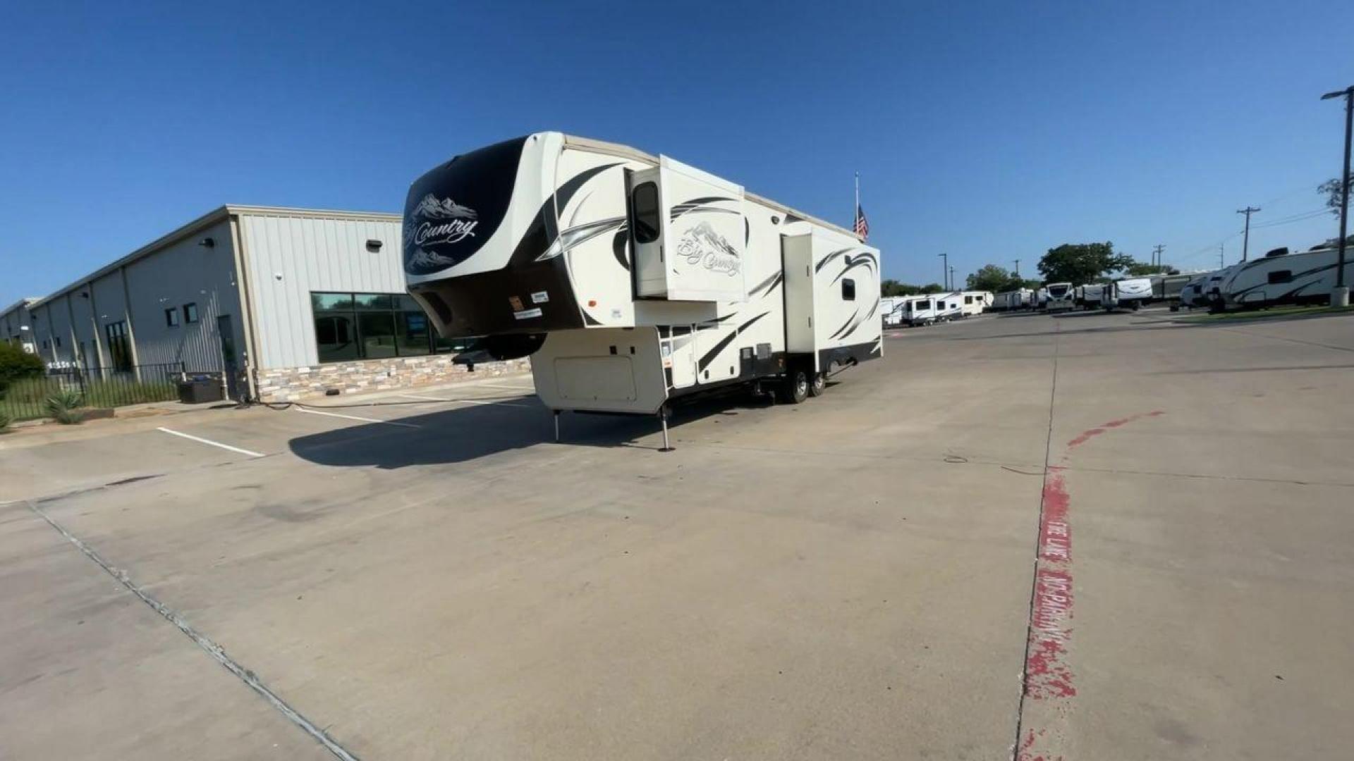 2015 HEARTLAND BIG COUNTRY 3150RL (5SFBG3622FE) , located at 4319 N Main Street, Cleburne, TX, 76033, (817) 221-0660, 32.435829, -97.384178 - Photo#5