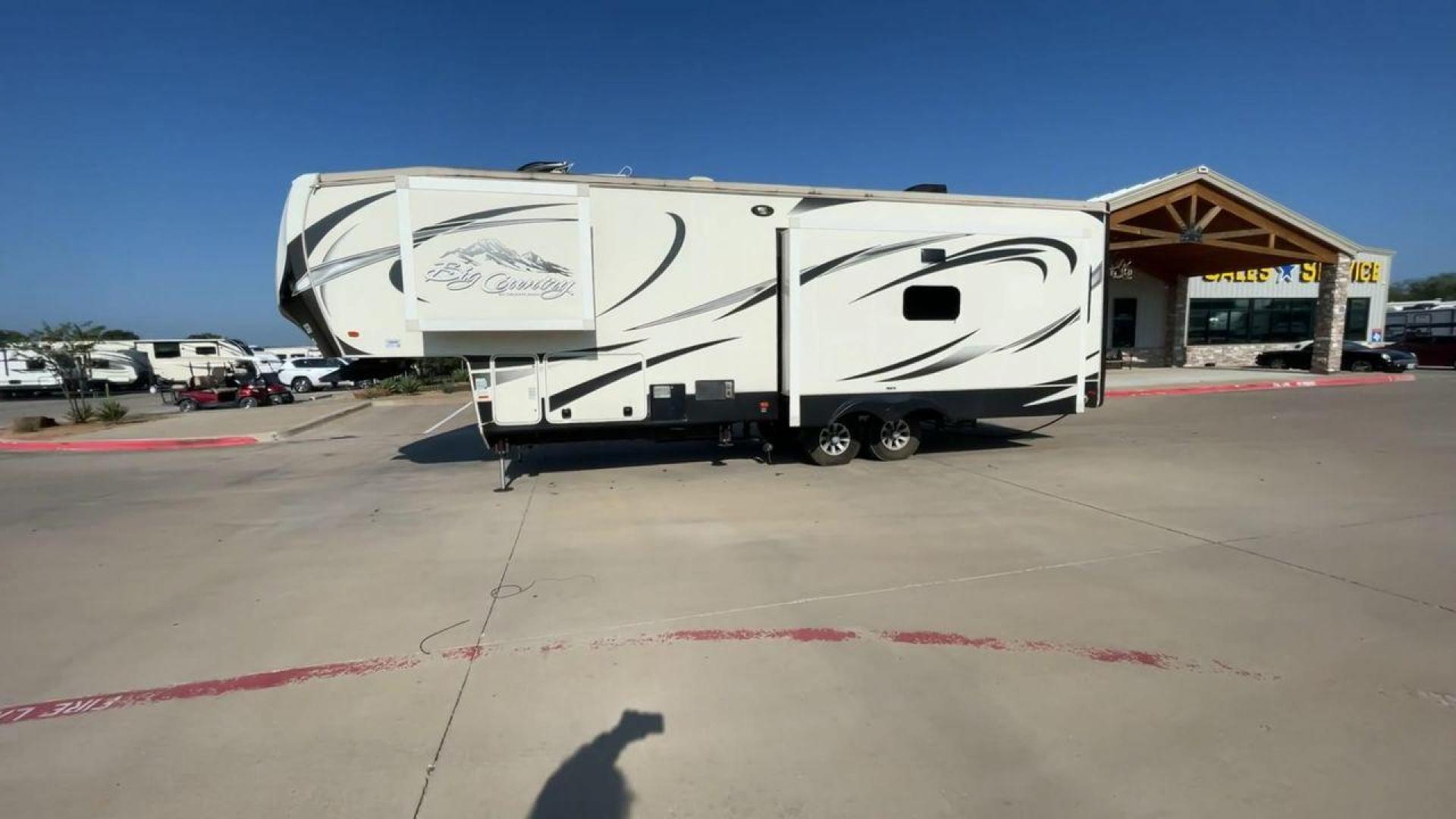 2015 HEARTLAND BIG COUNTRY 3150RL (5SFBG3622FE) , located at 4319 N Main Street, Cleburne, TX, 76033, (817) 221-0660, 32.435829, -97.384178 - Photo#6