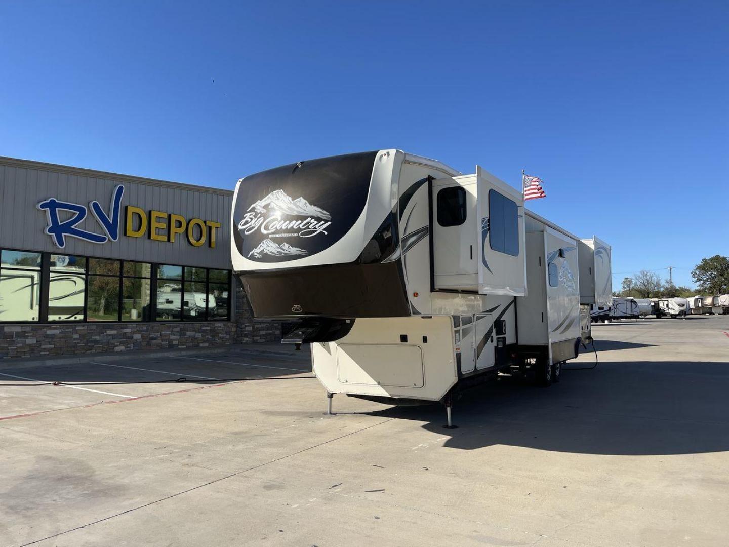 2015 TAN HEARTLAND BIG COUNTRY 3800FL (5SFBG4026FE) , Length: 40.8 ft | Dry Weight: 12,999 lbs. | Gross Weight: 15,500 lbs. | Slides: 5 transmission, located at 4319 N Main Street, Cleburne, TX, 76033, (817) 221-0660, 32.435829, -97.384178 - Photo#0