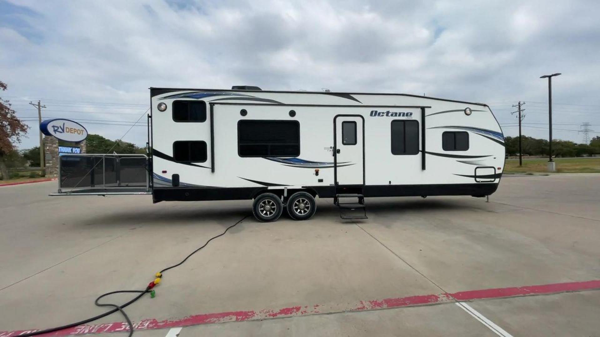 2015 JAYCO OCTANE 31B (1UJBJSBR8F1) , Length: 33.58 ft. | Dry Weight: 6,805 lbs. | Gross Weight: 11,950 lbs. | Slides: 0 transmission, located at 4319 N Main Street, Cleburne, TX, 76033, (817) 221-0660, 32.435829, -97.384178 - Photo#2