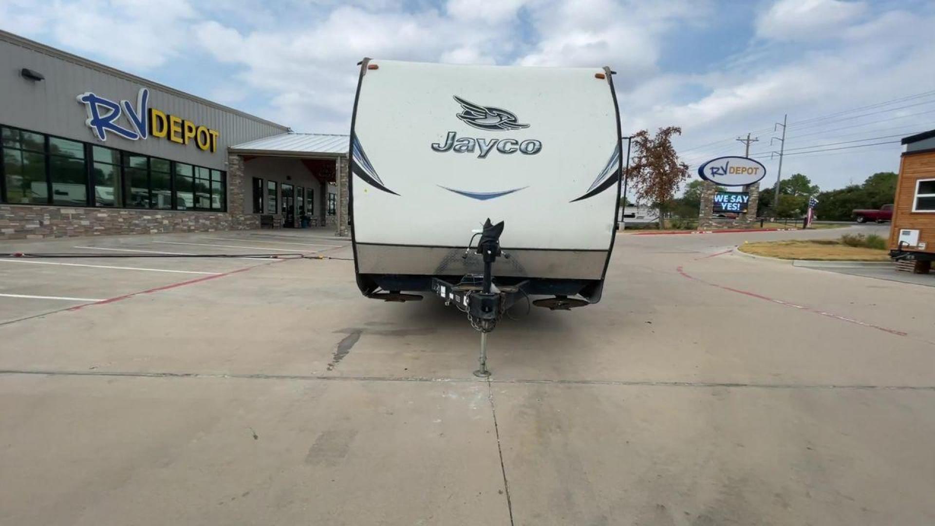 2015 JAYCO OCTANE 31B (1UJBJSBR8F1) , Length: 33.58 ft. | Dry Weight: 6,805 lbs. | Gross Weight: 11,950 lbs. | Slides: 0 transmission, located at 4319 N Main Street, Cleburne, TX, 76033, (817) 221-0660, 32.435829, -97.384178 - Photo#4