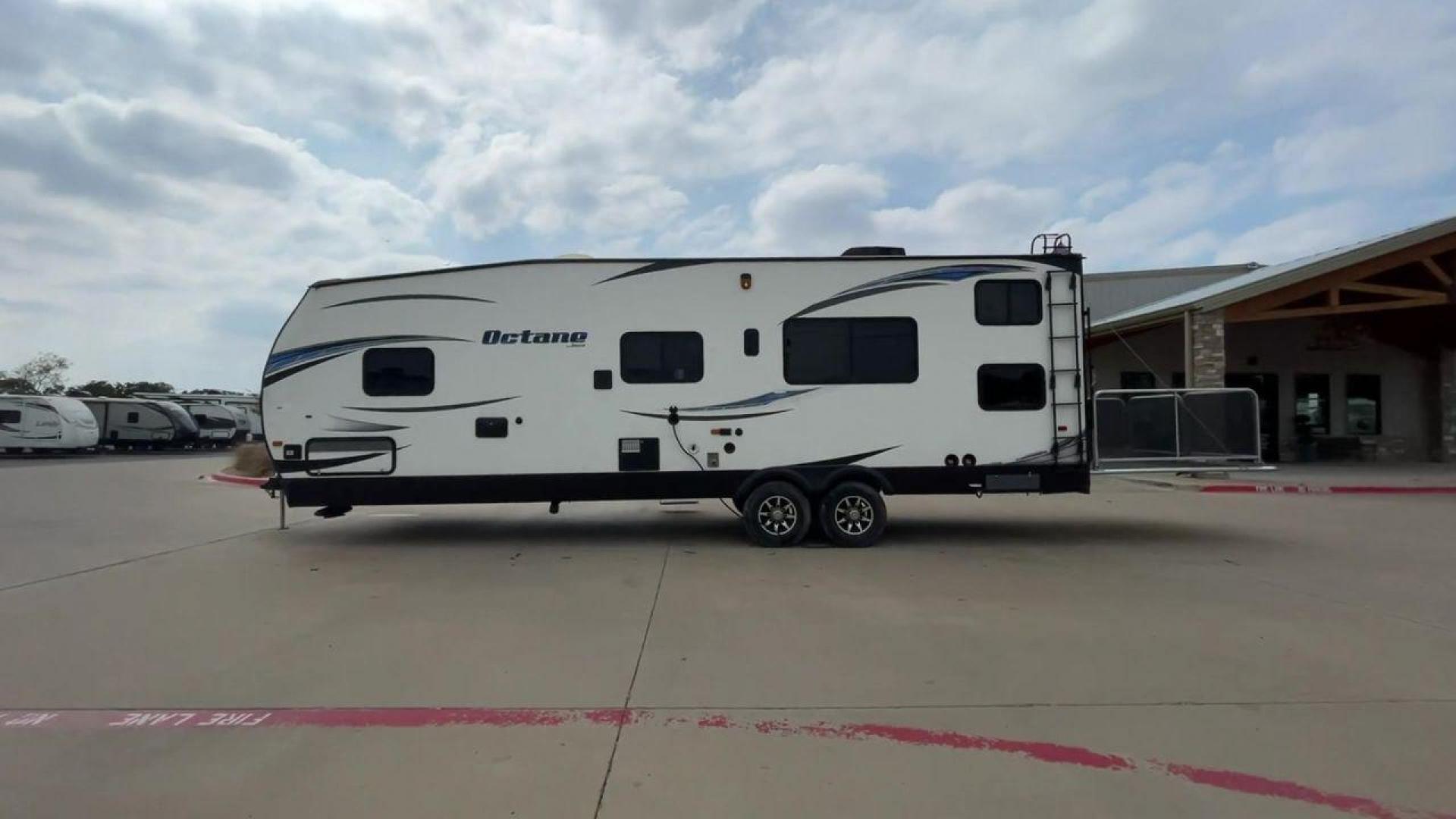 2015 JAYCO OCTANE 31B (1UJBJSBR8F1) , Length: 33.58 ft. | Dry Weight: 6,805 lbs. | Gross Weight: 11,950 lbs. | Slides: 0 transmission, located at 4319 N Main Street, Cleburne, TX, 76033, (817) 221-0660, 32.435829, -97.384178 - Photo#6