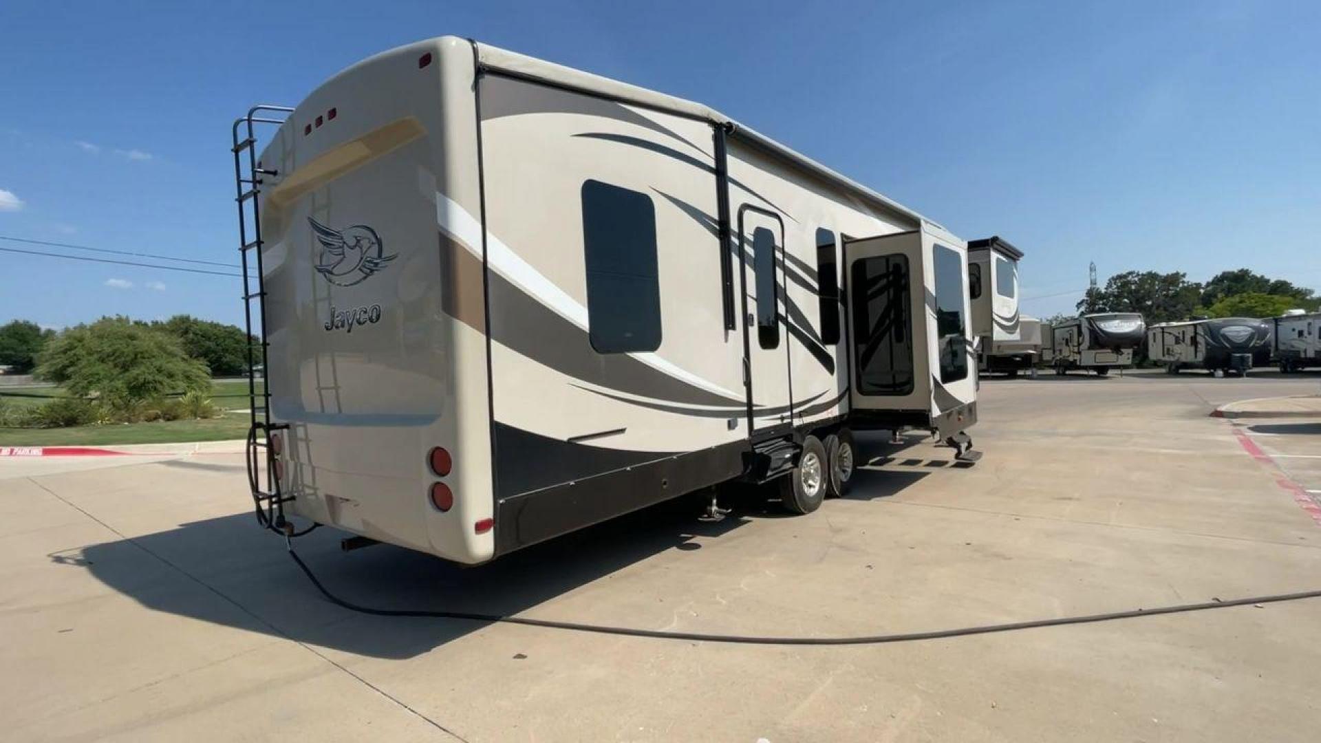 2015 JAYCO PINNACLE 38FLSA (1UJCJ0BV9F1) , located at 4319 N Main Street, Cleburne, TX, 76033, (817) 221-0660, 32.435829, -97.384178 - Photo#1