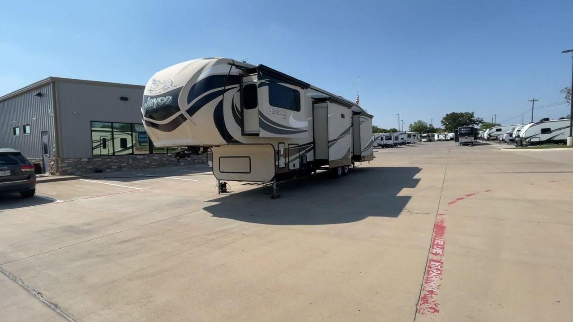 2015 JAYCO PINNACLE 38FLSA (1UJCJ0BV9F1) , located at 4319 N Main Street, Cleburne, TX, 76033, (817) 221-0660, 32.435829, -97.384178 - Photo#5