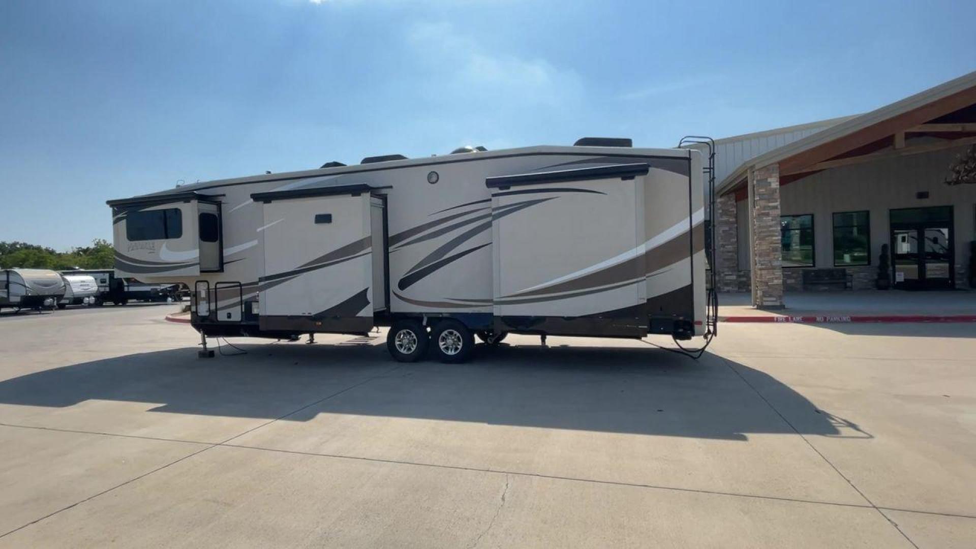 2015 JAYCO PINNACLE 38FLSA (1UJCJ0BV9F1) , located at 4319 N Main Street, Cleburne, TX, 76033, (817) 221-0660, 32.435829, -97.384178 - Photo#7