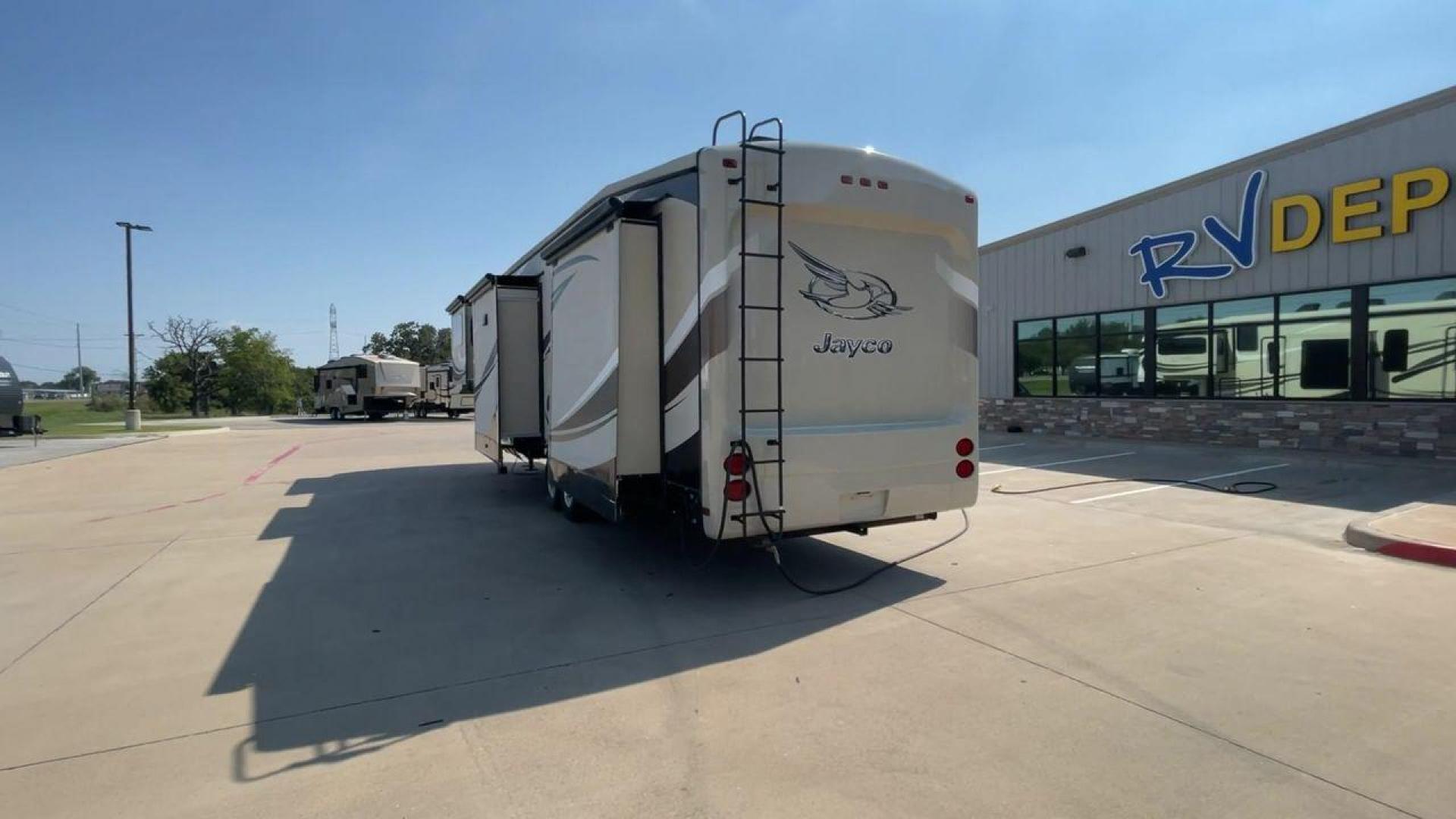 2015 JAYCO PINNACLE 38FLSA (1UJCJ0BV9F1) , located at 4319 N Main Street, Cleburne, TX, 76033, (817) 221-0660, 32.435829, -97.384178 - Photo#8