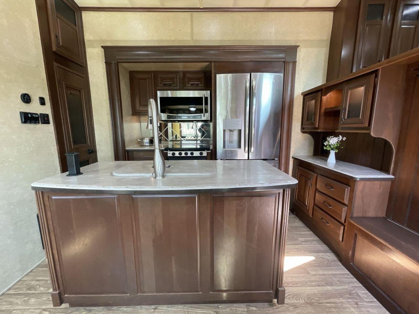 2015 JAYCO PINNACLE 38FLSA (1UJCJ0BV9F1) , located at 4319 N Main Street, Cleburne, TX, 76033, (817) 221-0660, 32.435829, -97.384178 - Photo#10