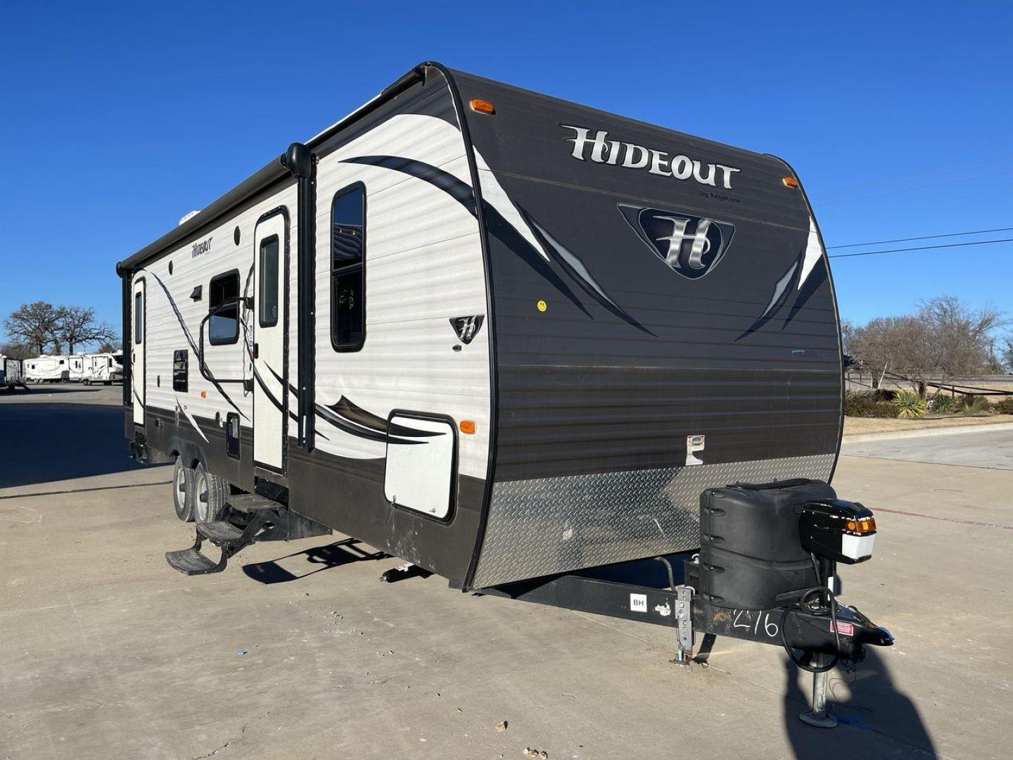 2015 KEYSTONE HIDEOUT 28BHS (4YDT28B20F7) , Length: 32.25 ft. | Dry Weight: 6,726 lbs. | Gross Weight: 9,695 lbs. | Slides: 1 transmission, located at 4319 N Main Street, Cleburne, TX, 76033, (817) 221-0660, 32.435829, -97.384178 - Photo#22