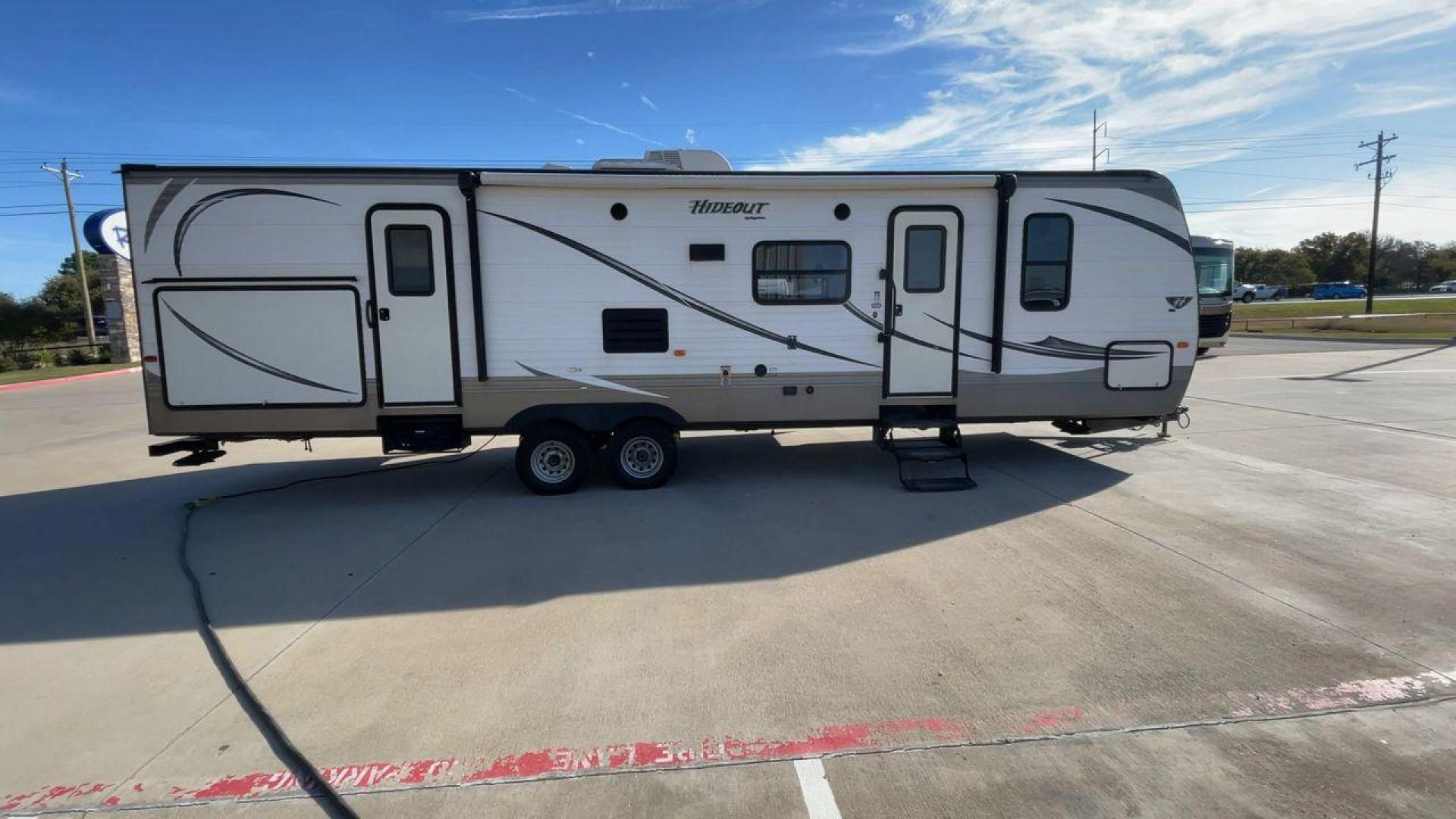 2015 KEYSTONE HIDEOUT 31RBDS (4YDT31R29F7) , Length: 35.67 ft. | Dry Weight: 7,660 lbs. | Gross Weight: 9,665 lbs. | Slides: 2 transmission, located at 4319 N Main Street, Cleburne, TX, 76033, (817) 221-0660, 32.435829, -97.384178 - Photo#2