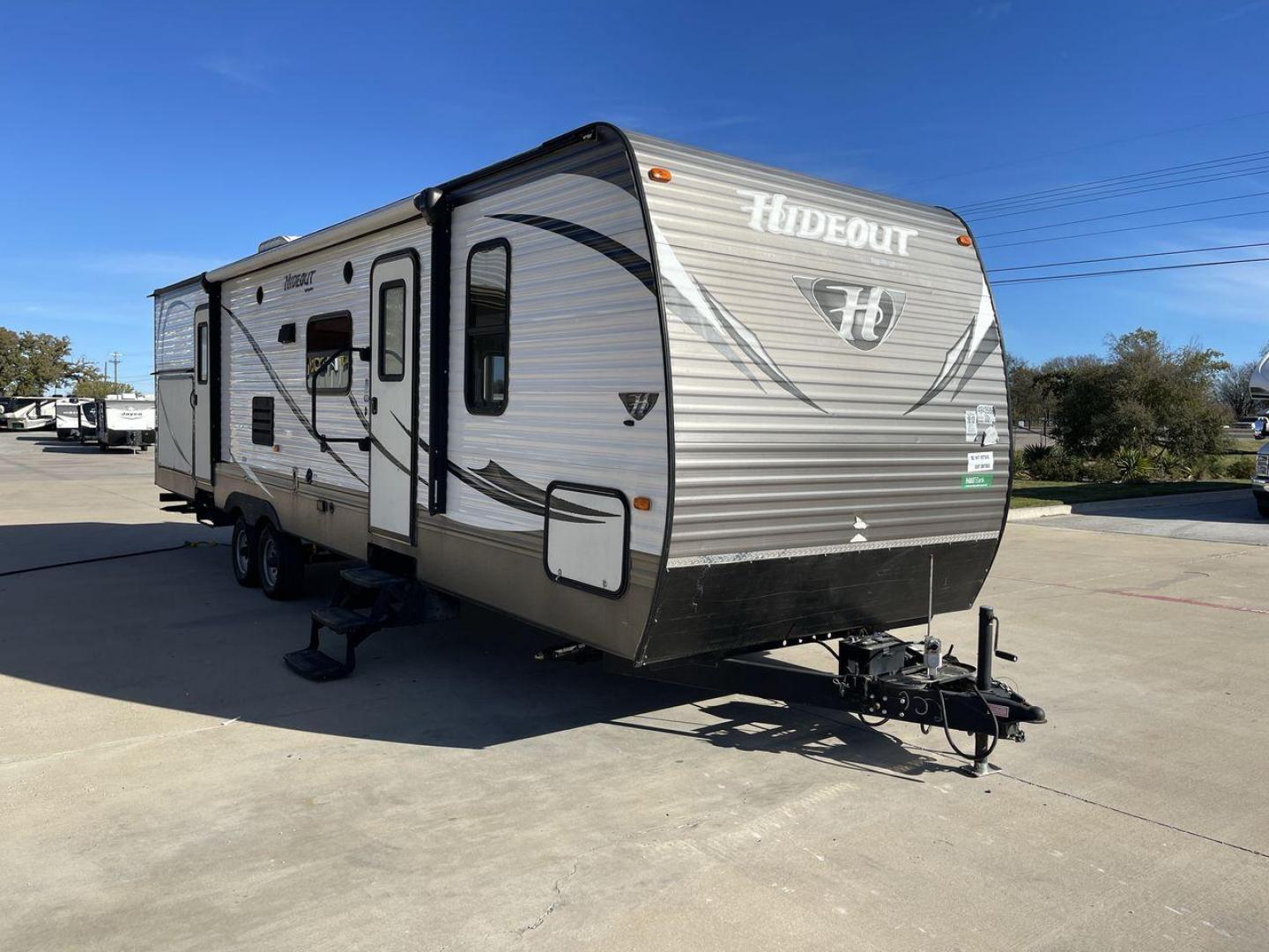 2015 KEYSTONE HIDEOUT 31RBDS (4YDT31R29F7) , Length: 35.67 ft. | Dry Weight: 7,660 lbs. | Gross Weight: 9,665 lbs. | Slides: 2 transmission, located at 4319 N Main Street, Cleburne, TX, 76033, (817) 221-0660, 32.435829, -97.384178 - Photo#23