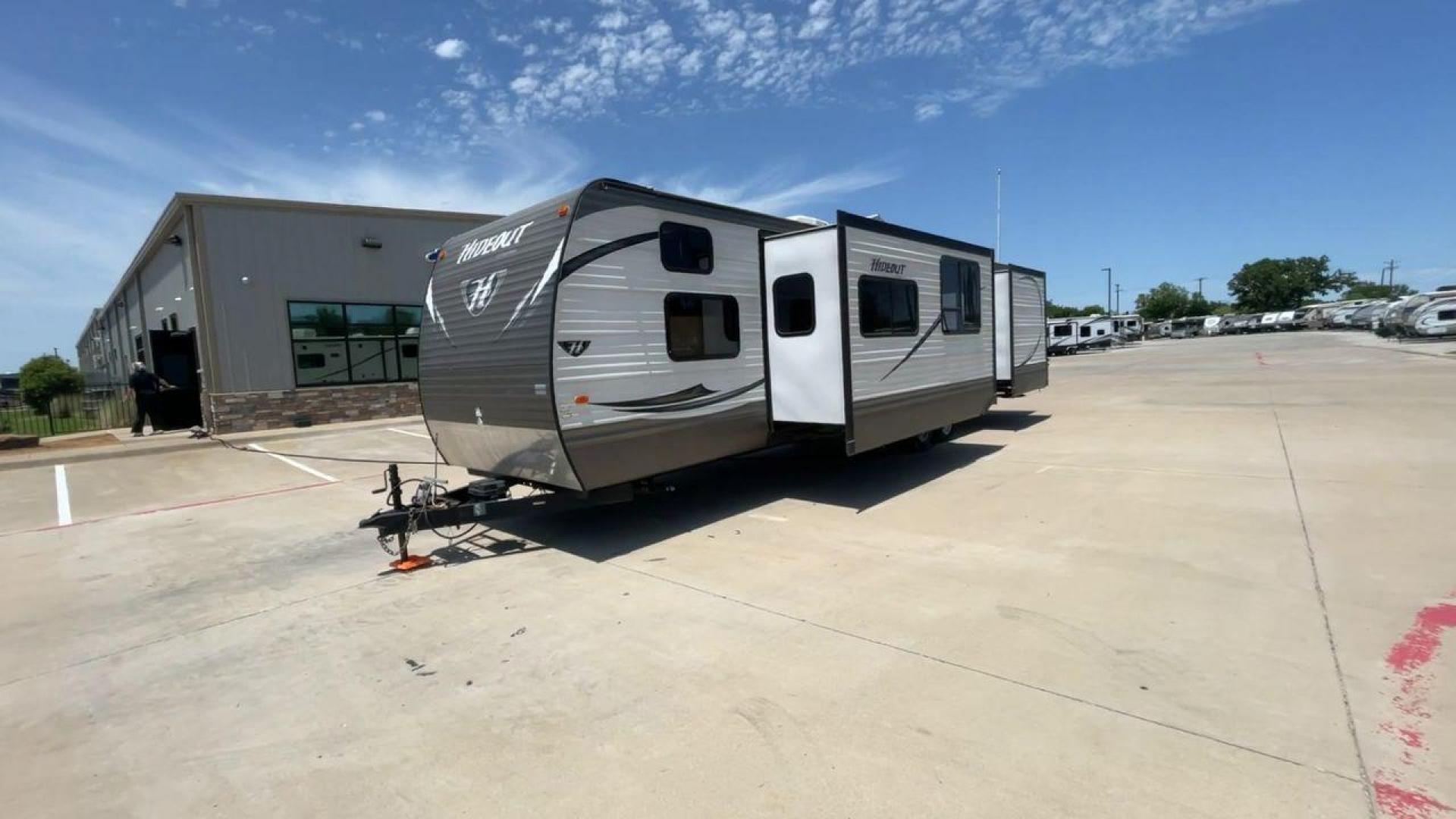 2015 KEYSTONE HIDEOUT 38BHDS (4YDT38B21F7) , Length: 39.83 ft. | Dry Weight: 8,420 lbs. | Gross Weight: 10,010 lbs. | Slides: 2 transmission, located at 4319 N Main Street, Cleburne, TX, 76033, (817) 221-0660, 32.435829, -97.384178 - Measuring 39.83 feet in length and boasting a dry weight of 8,420 lbs, the Hideout is both spacious and lightweight, making it easy to tow and maneuver. With a gross weight of 10,010 lbs, you'll have plenty of room for all your gear and supplies. With a wood body and aluminum sides, this trailer is - Photo#5