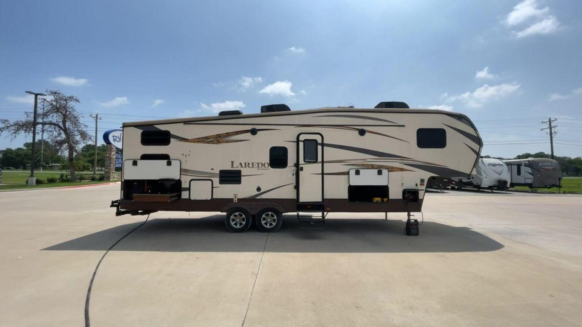 2015 WHITE KEYSTONE LAREDO 285SBH (4YDF28522FK) , Length: 33 ft. | Dry Weight: 7,880 lbs. | Gross Weight: 9,580 lbs. | Slides: 1 transmission, located at 4319 N Main Street, Cleburne, TX, 76033, (817) 221-0660, 32.435829, -97.384178 - This 2015 Keystone Fifth Wheel measures 33 feet long and 8 feet wide with a dry weight of 7,880 lbs. It has a GVWR of 9,580 lbs and a hitch weight of 1,465 lbs. This model also comes with automatic heating and cooling rated at 30,000 and 13,500 BTUs respectively. The exterior of this unit is a base - Photo#3