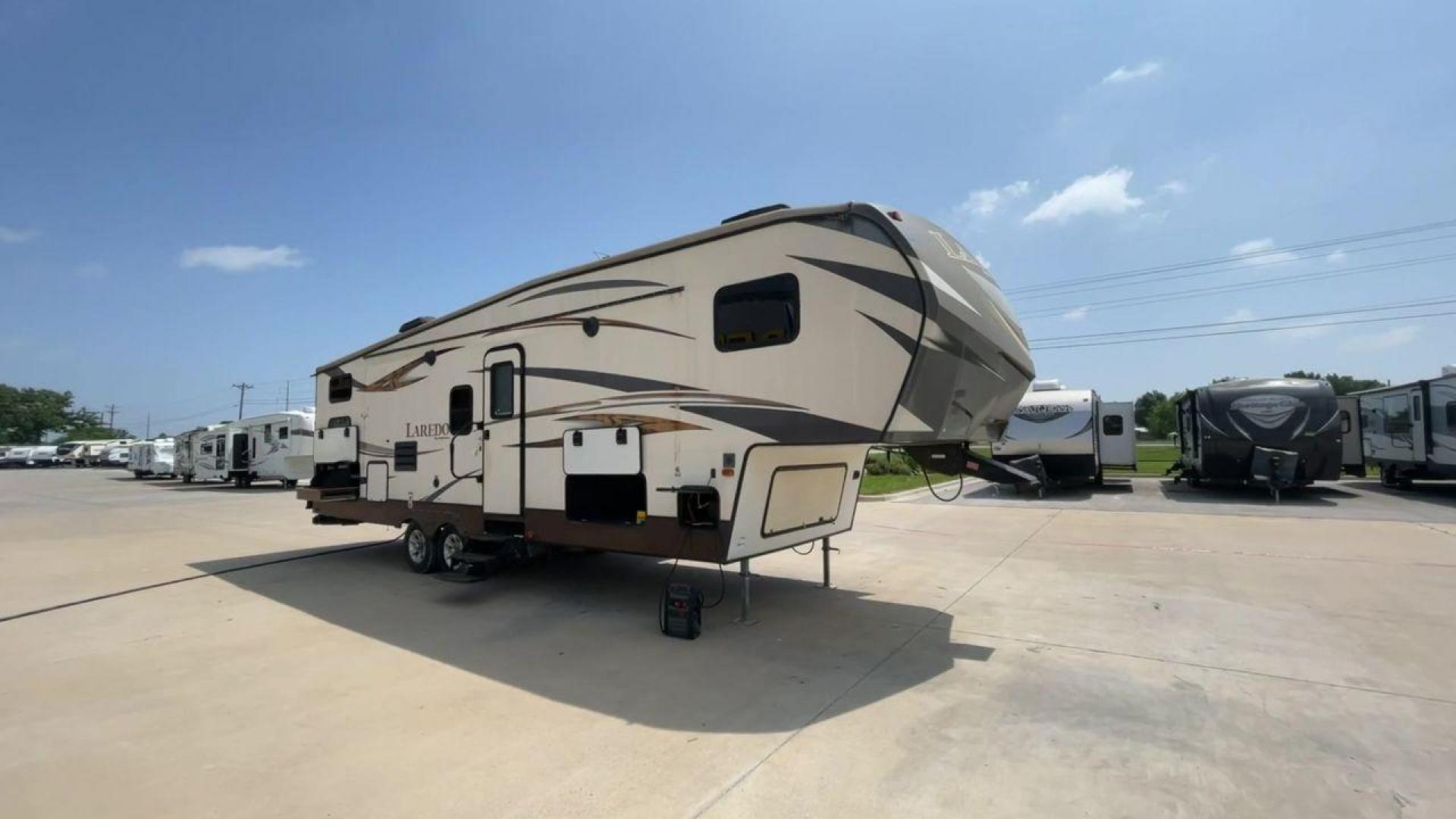 2015 WHITE KEYSTONE LAREDO 285SBH (4YDF28522FK) , Length: 33 ft. | Dry Weight: 7,880 lbs. | Gross Weight: 9,580 lbs. | Slides: 1 transmission, located at 4319 N Main Street, Cleburne, TX, 76033, (817) 221-0660, 32.435829, -97.384178 - This 2015 Keystone Fifth Wheel measures 33 feet long and 8 feet wide with a dry weight of 7,880 lbs. It has a GVWR of 9,580 lbs and a hitch weight of 1,465 lbs. This model also comes with automatic heating and cooling rated at 30,000 and 13,500 BTUs respectively. The exterior of this unit is a base - Photo#4